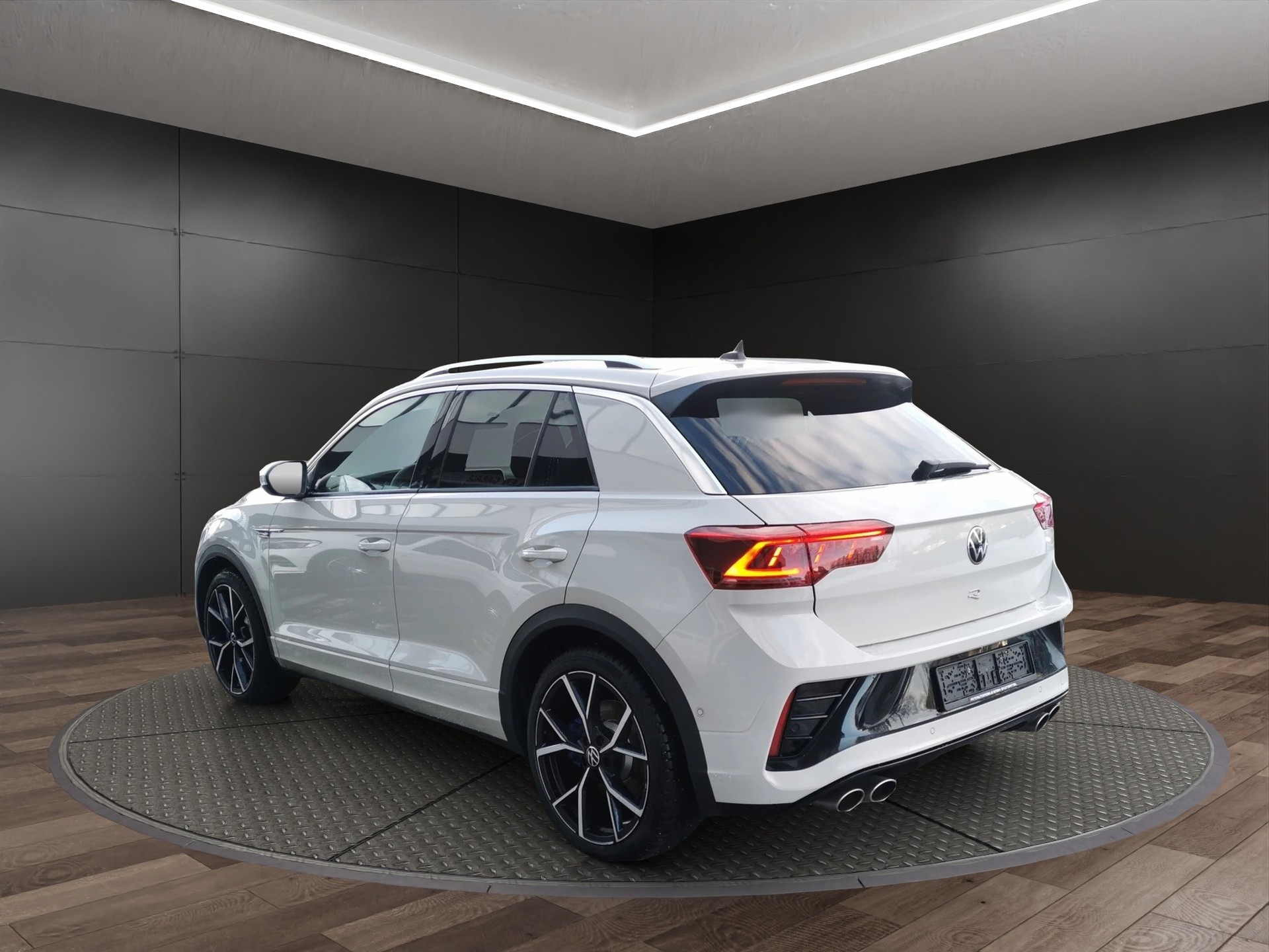 VW T-Roc 2.0 TSI R DSG 4Motion-image-5