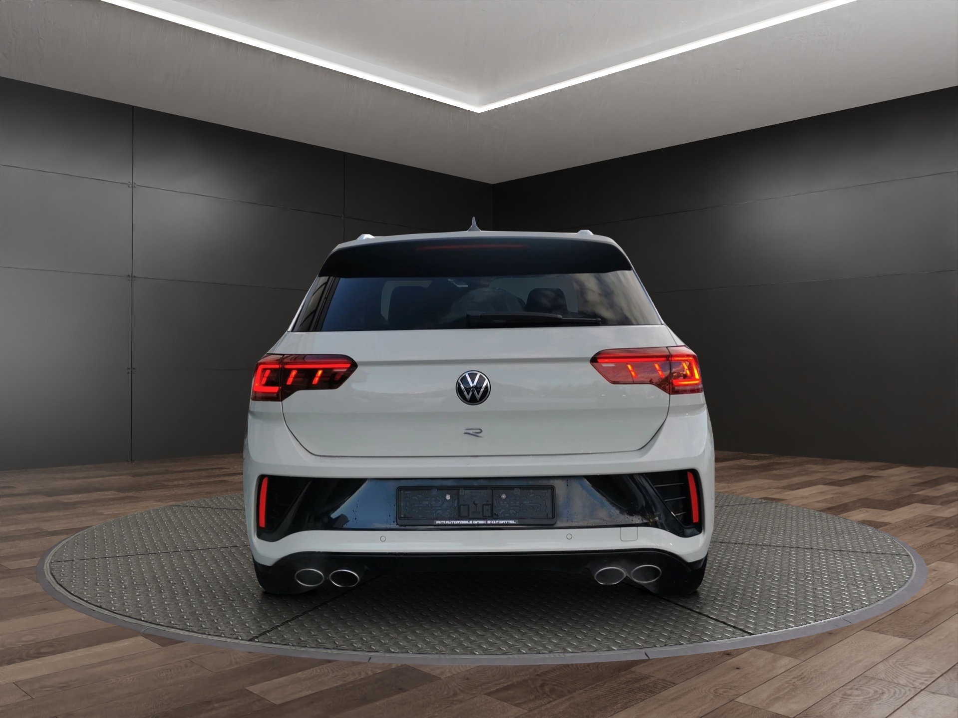 VW T-Roc 2.0 TSI R DSG 4Motion-image-4