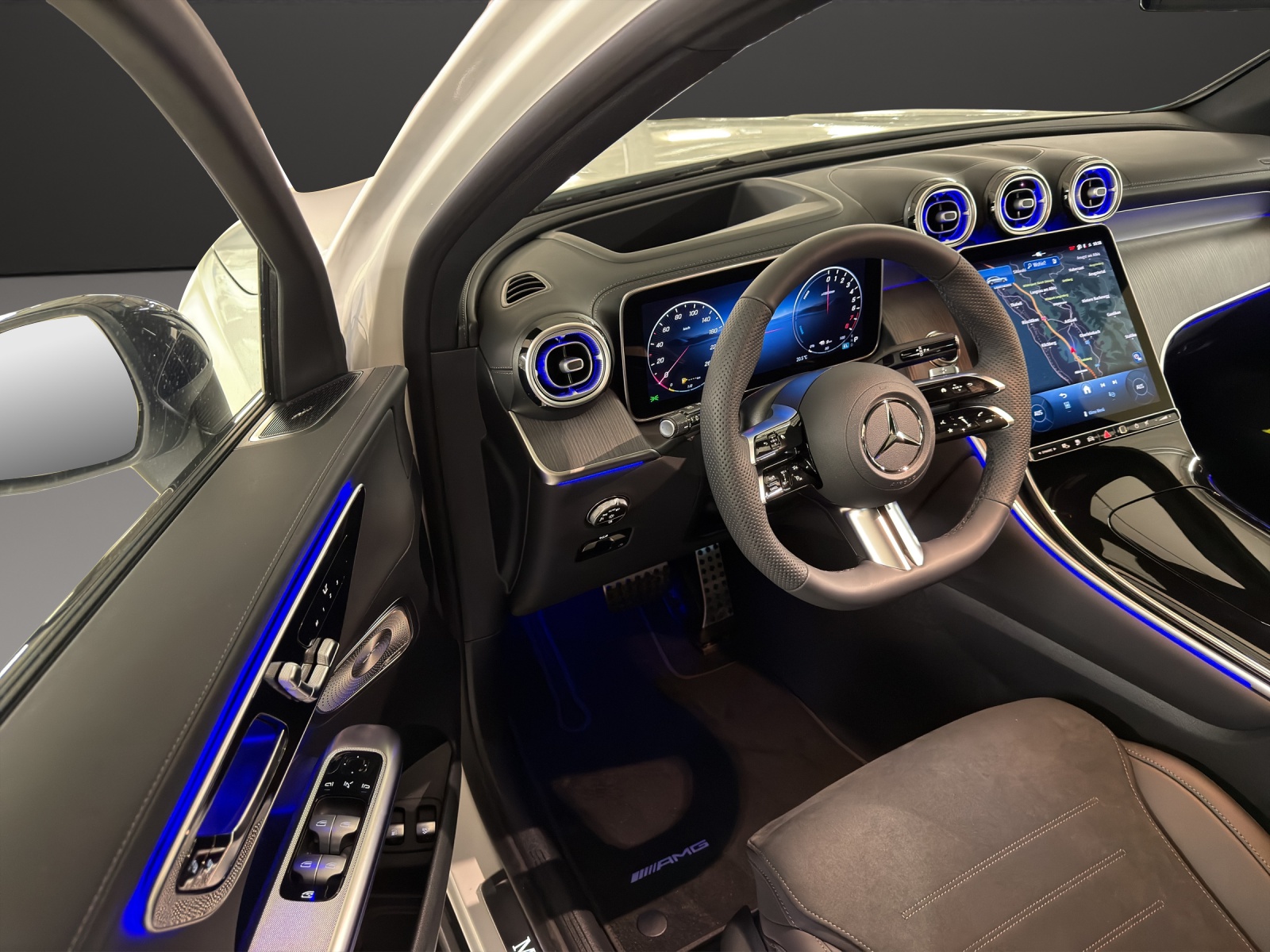 MERCEDES-BENZ GLC 300 e 4Matic 9G-Tronic-image-11