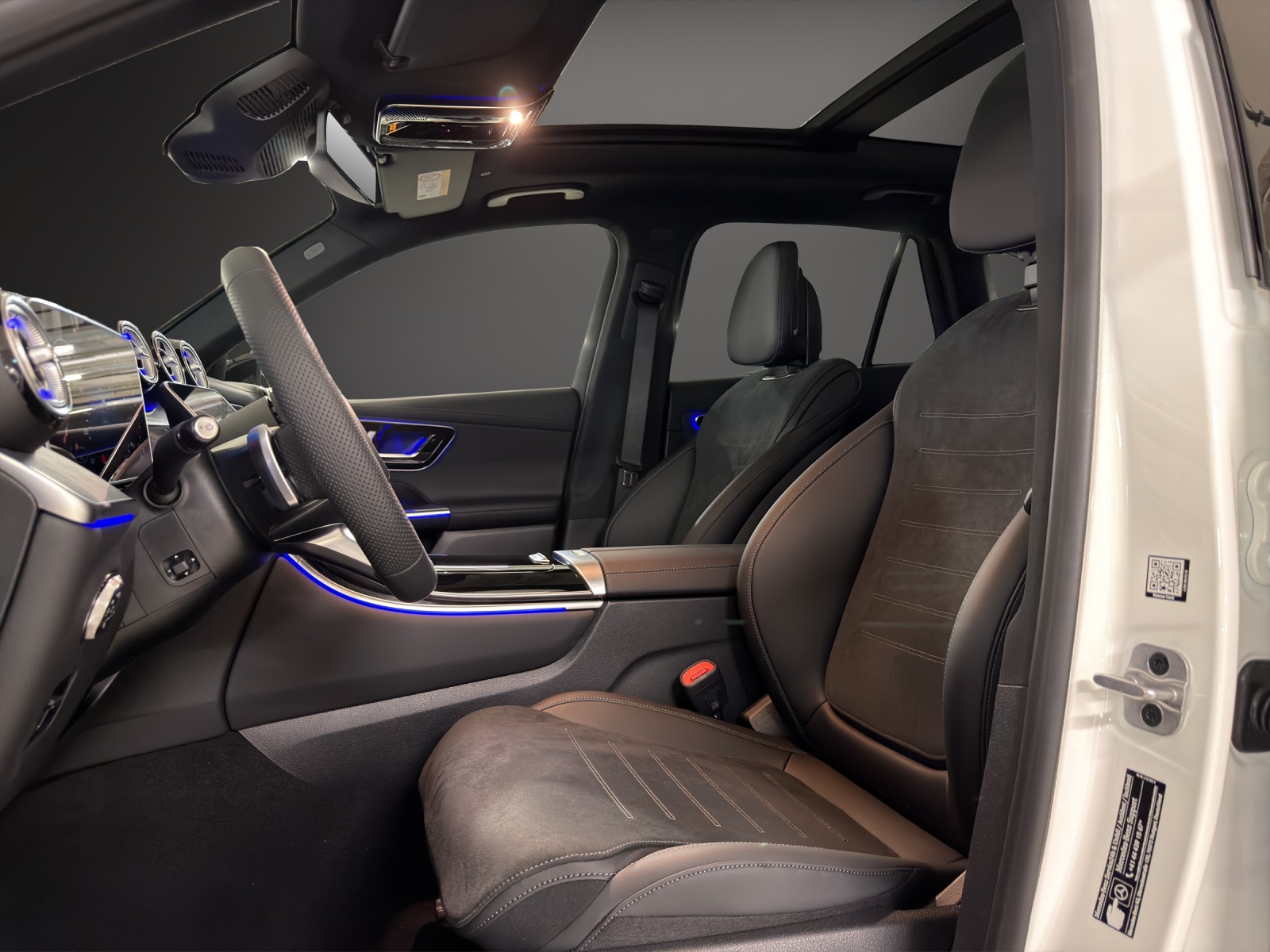 MERCEDES-BENZ GLC 300 e 4Matic 9G-Tronic-image-12