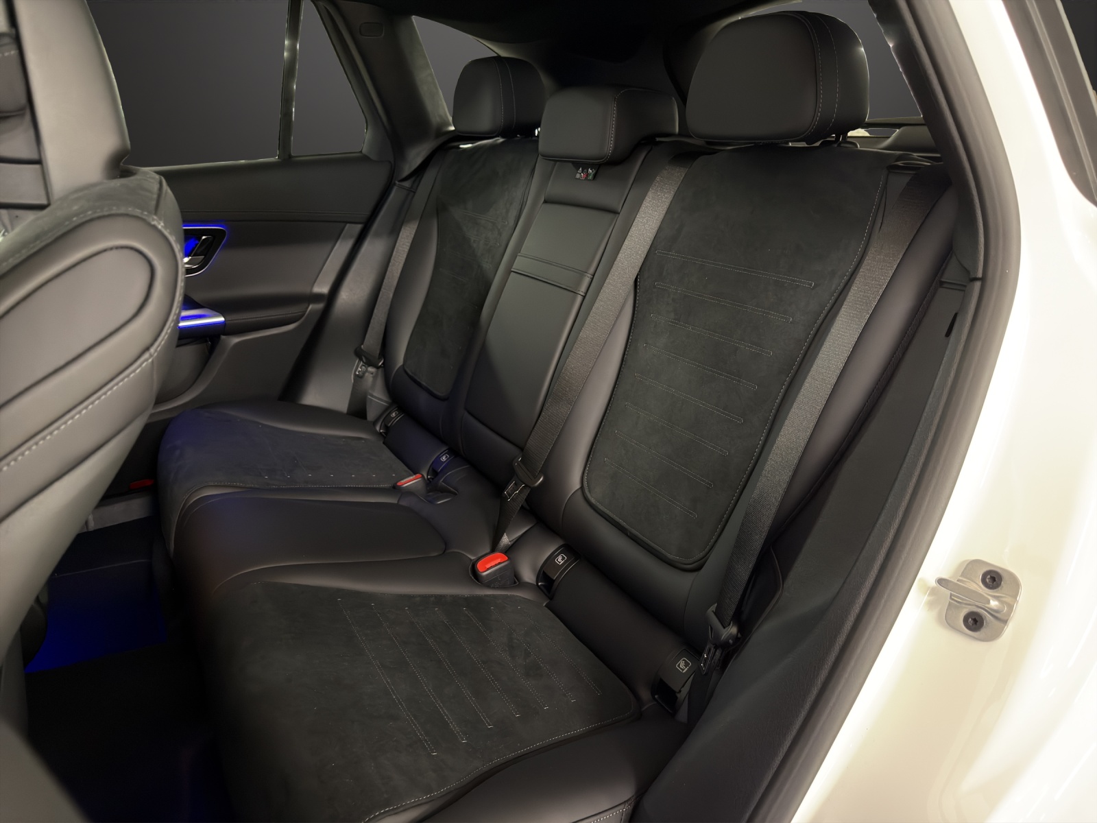 MERCEDES-BENZ GLC 300 e 4Matic 9G-Tronic-image-14