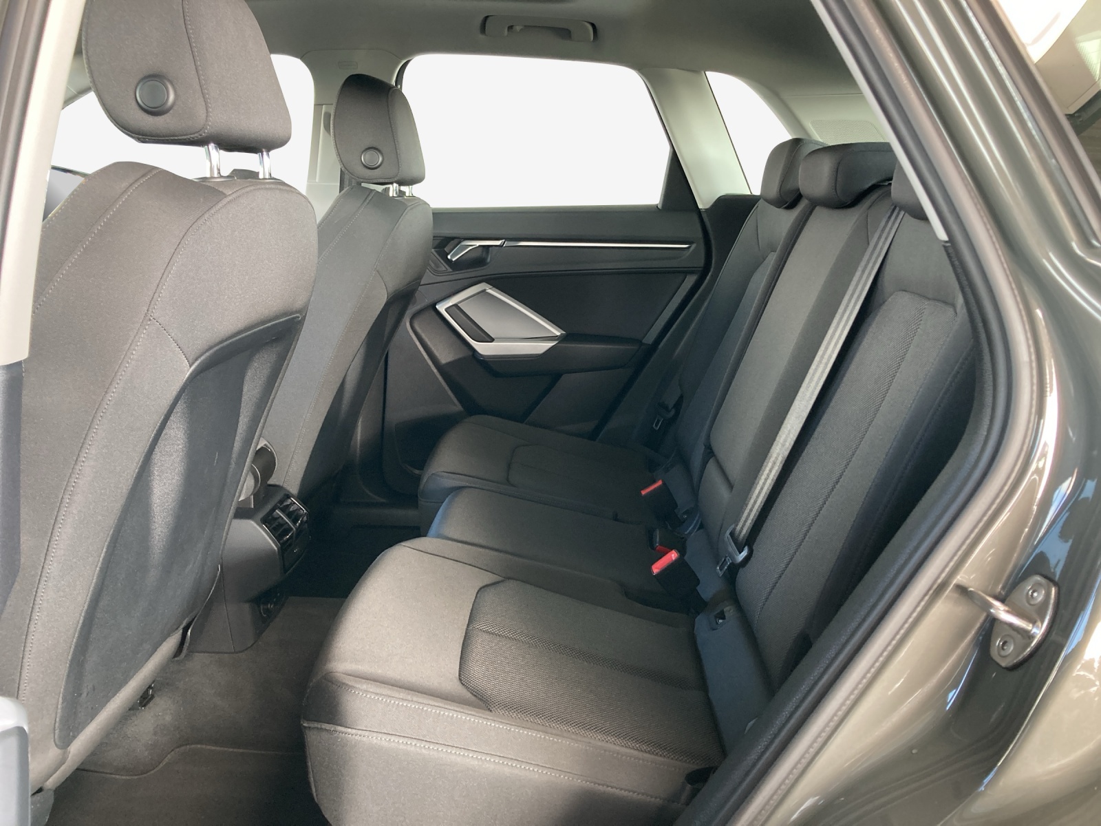 AUDI Q3 40 TDI S line Attraction quattro S-tronic-image-11