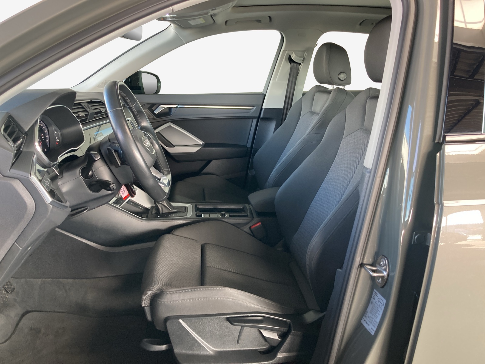 AUDI Q3 40 TDI S line Attraction quattro S-tronic-image-7