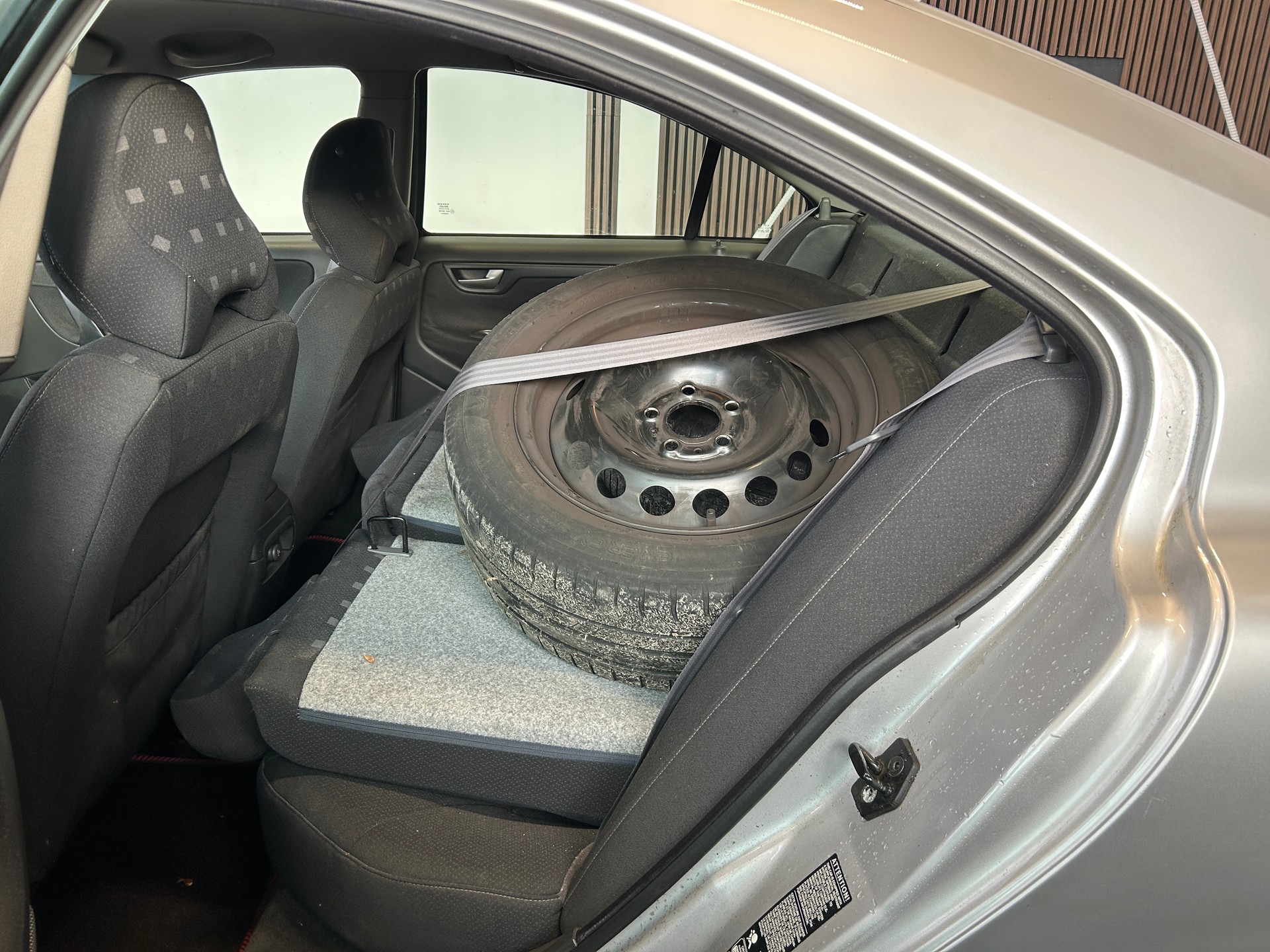 VOLVO S60 2.4T-image-7