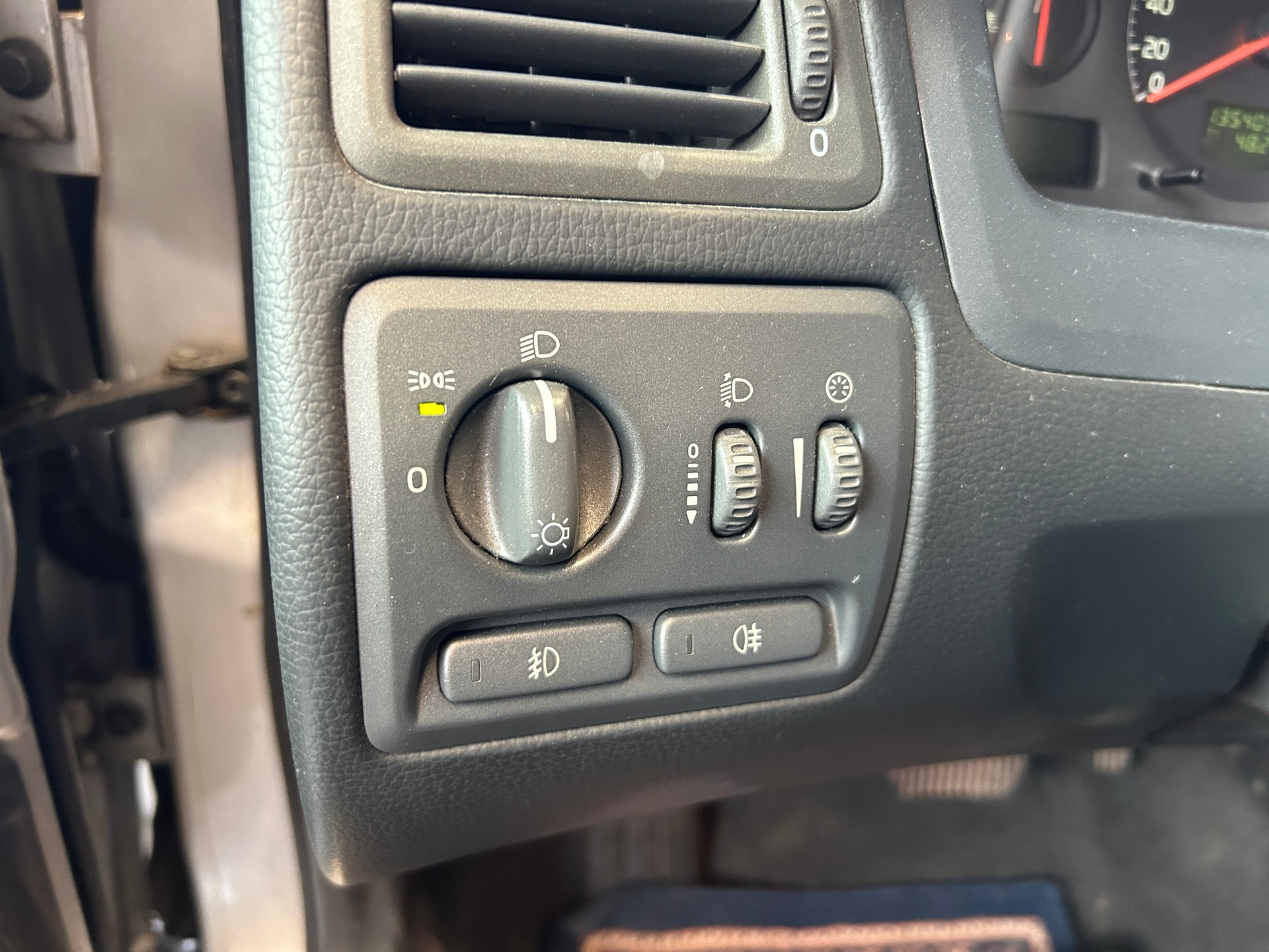 VOLVO S60 2.4T-image-10
