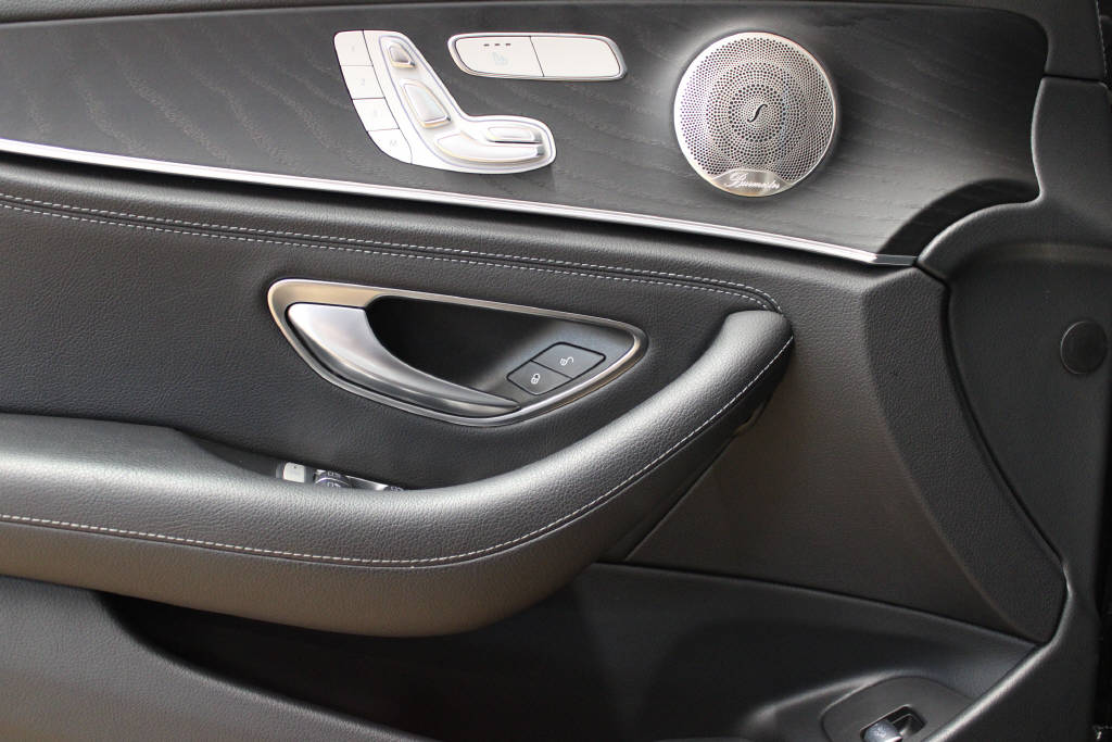 MERCEDES-BENZ E 450 4Matic AMG Line-image-9