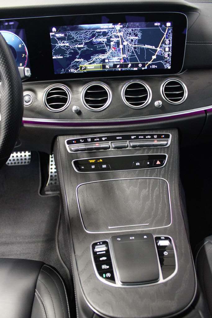 MERCEDES-BENZ E 450 4Matic AMG Line-image-10