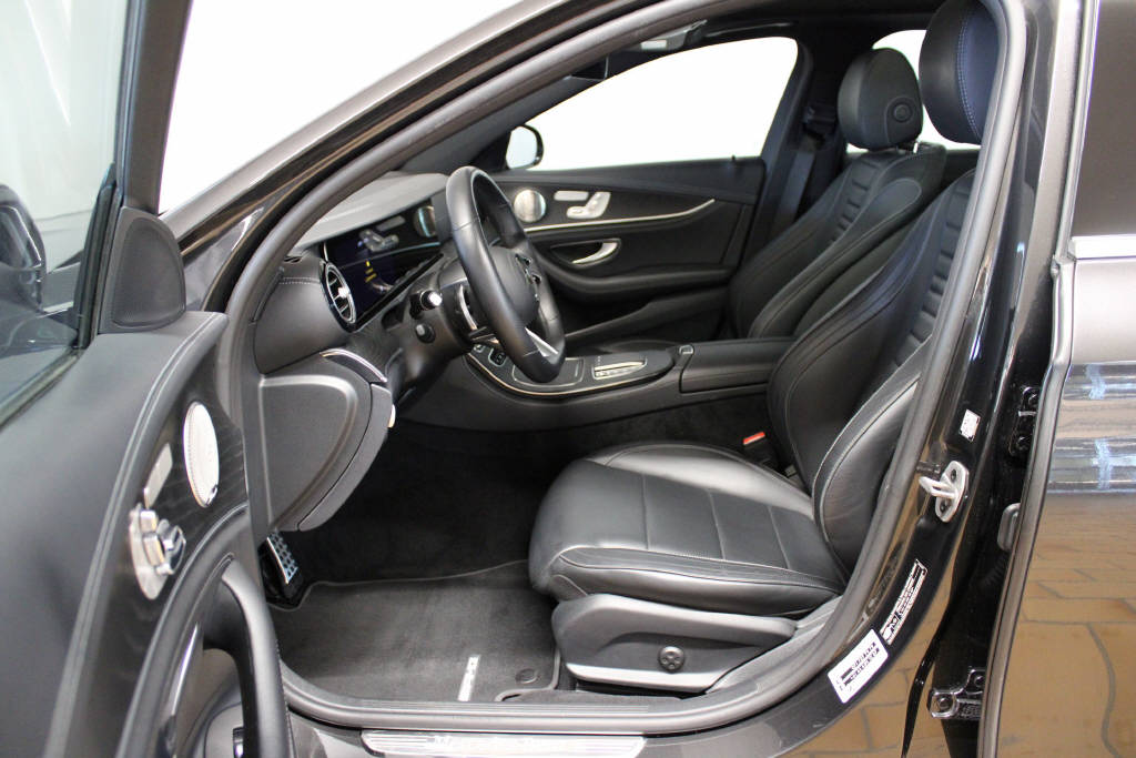MERCEDES-BENZ E 450 4Matic AMG Line-image-6