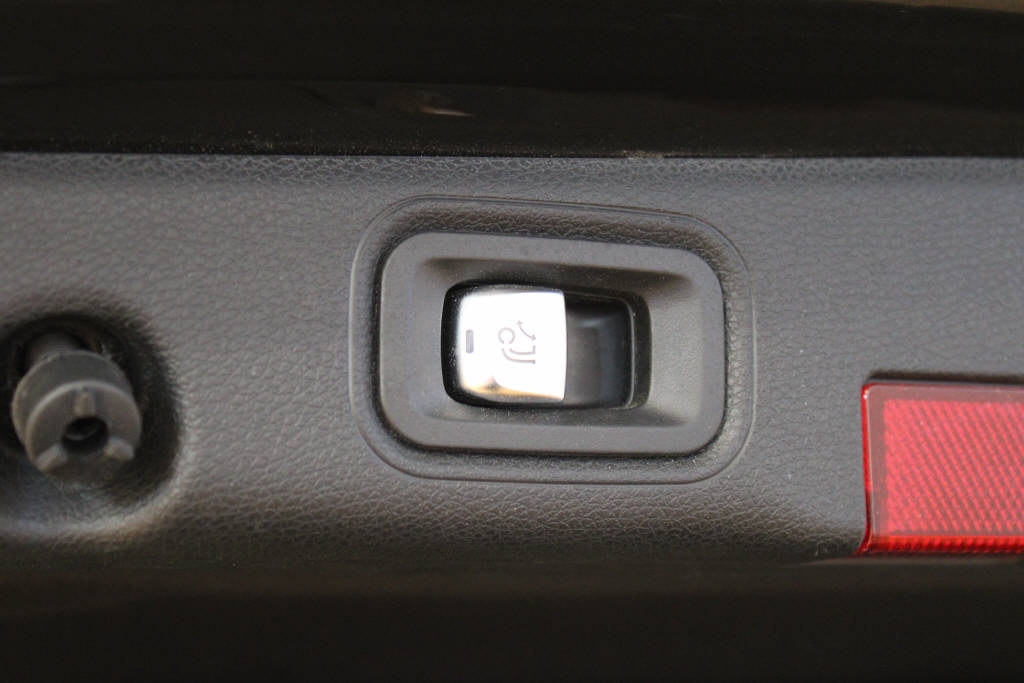 MERCEDES-BENZ E 450 4Matic AMG Line-image-13