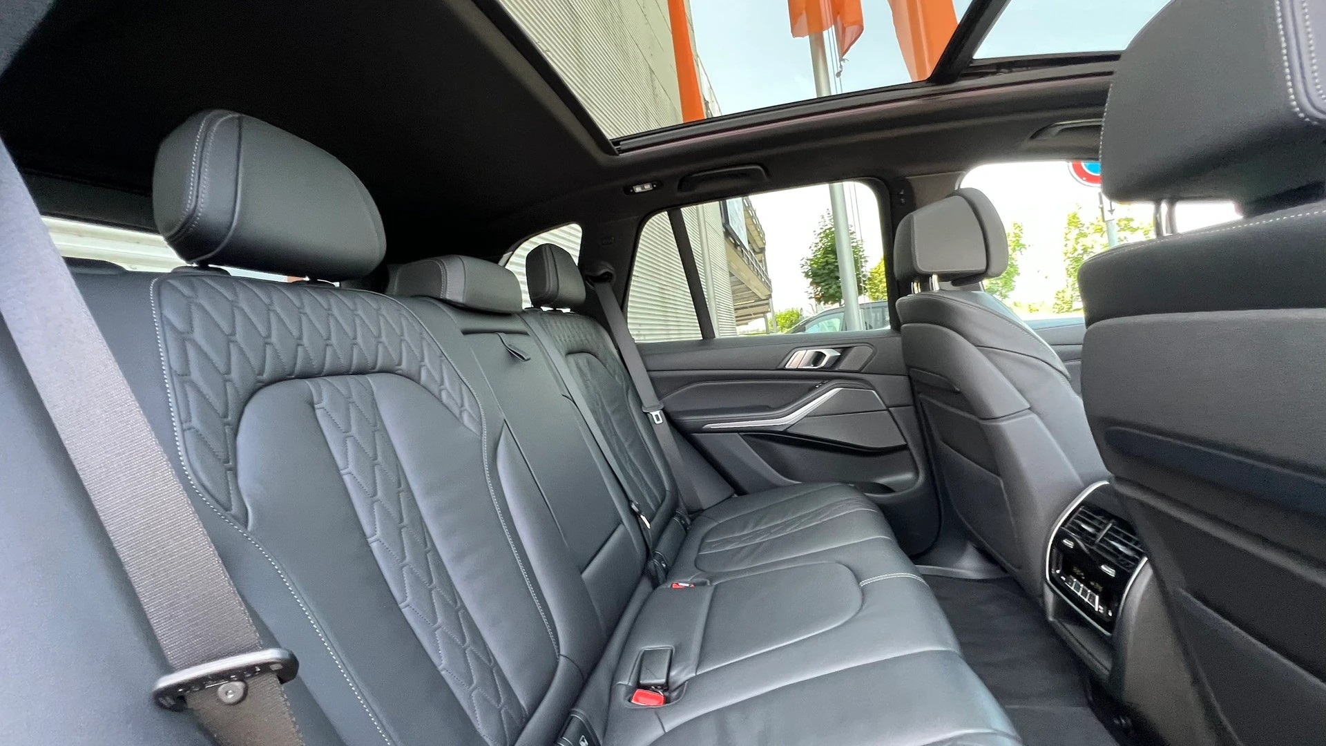 BMW X5 XDRIVE M50d STEPTRONIC PLUS BLACK l 400 PS-image-27