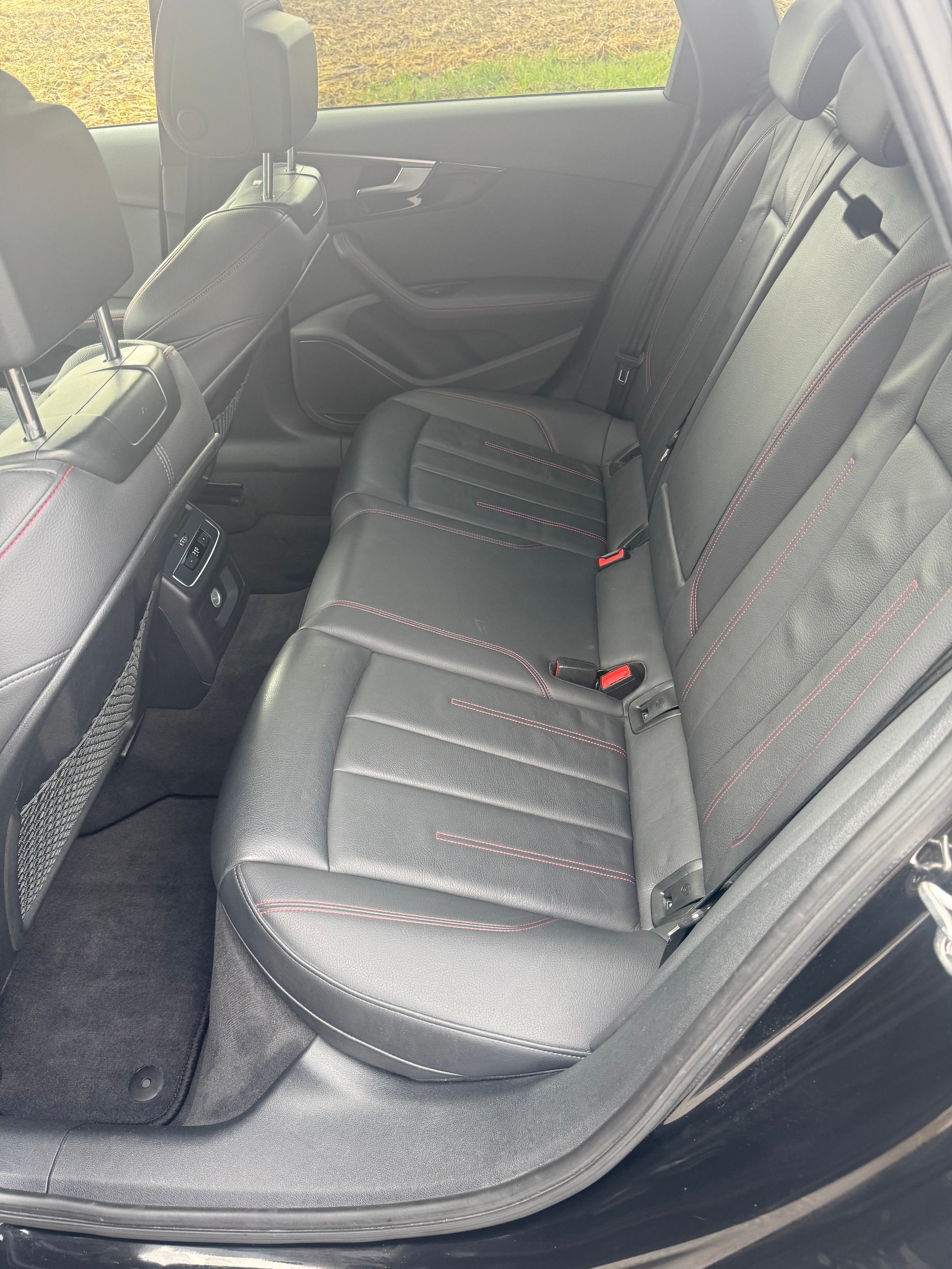 AUDI A4 Avant 40 TDI Sport quattro S-tronic-image-10