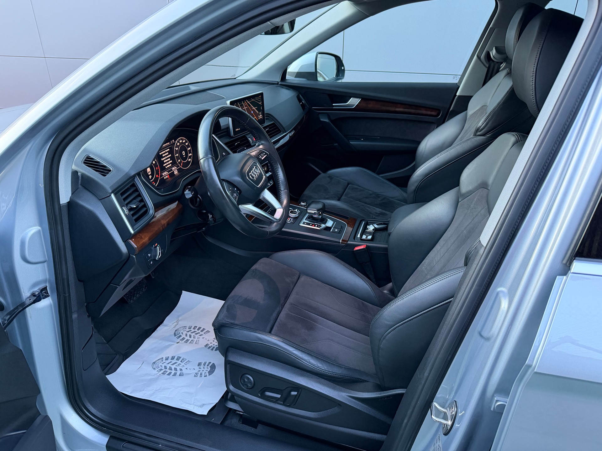 AUDI Q5 2.0 TFSI quattro S-tronic-image-8