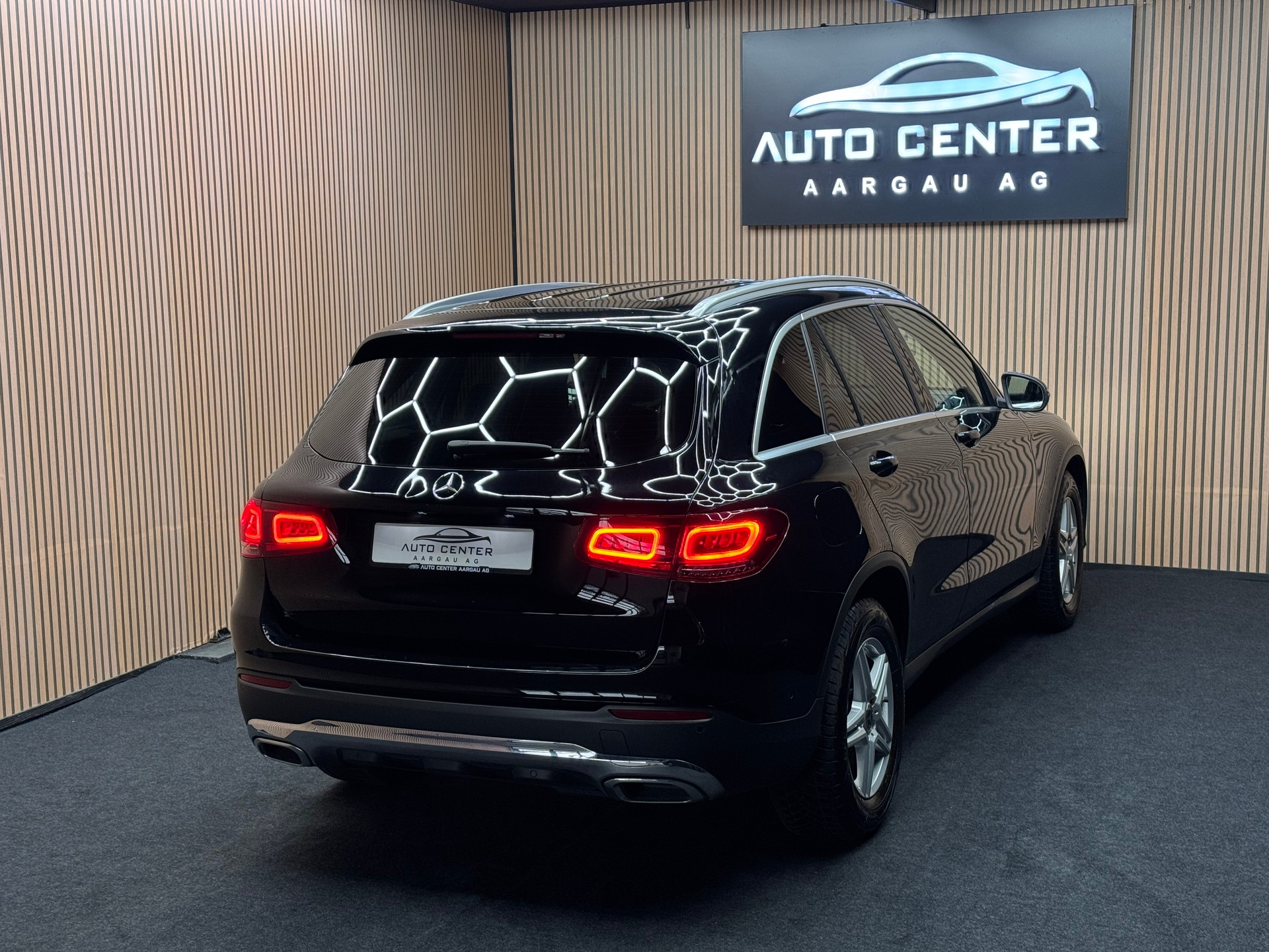 MERCEDES-BENZ GLC 220 d 4m | 1 Jahr Garantie | Facelift | *ab CHF 289.-/ Monat*-image-4
