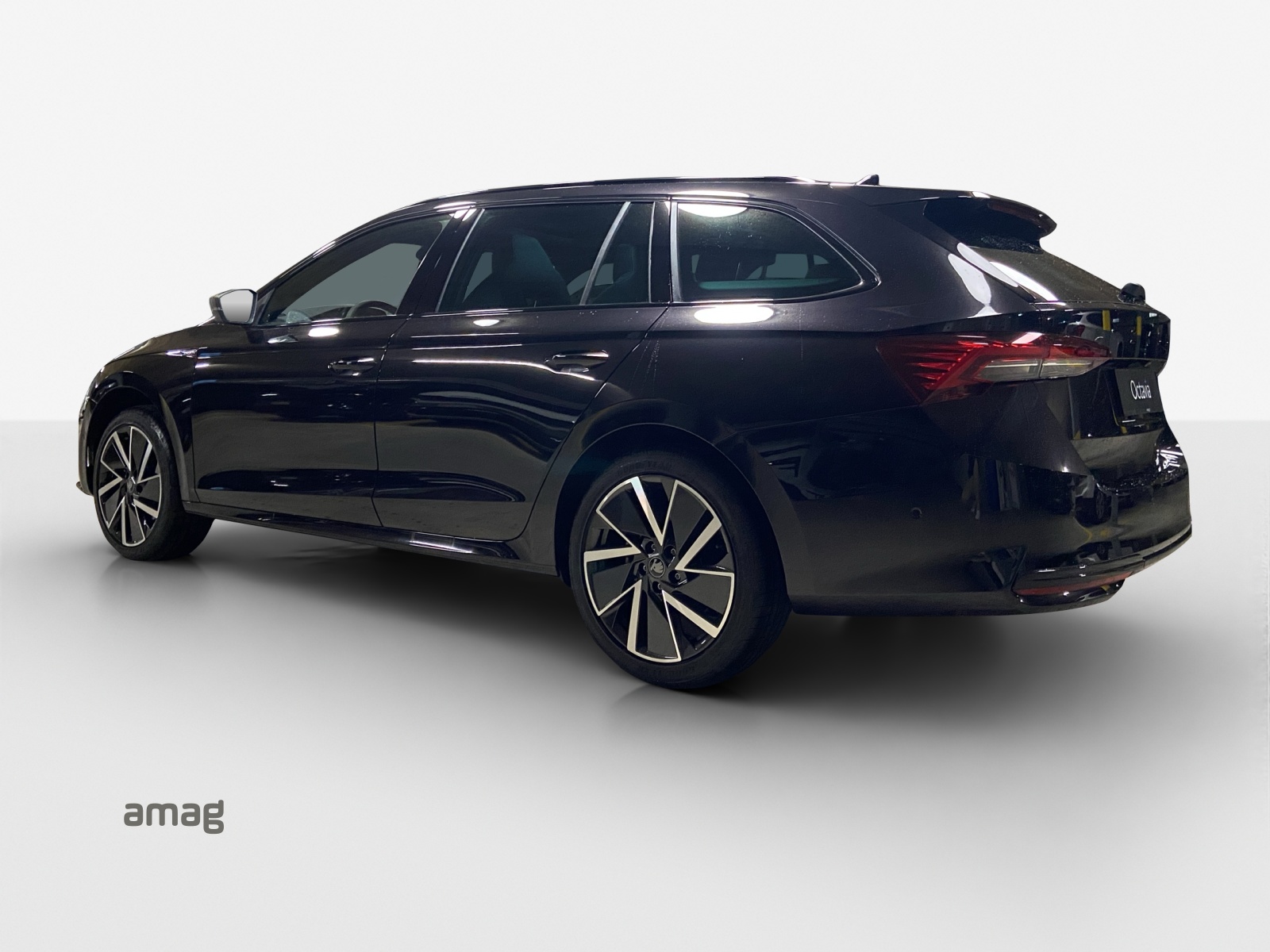SKODA Octavia Combi 2.0 TSI DSG Dynamic 4x4-image-2