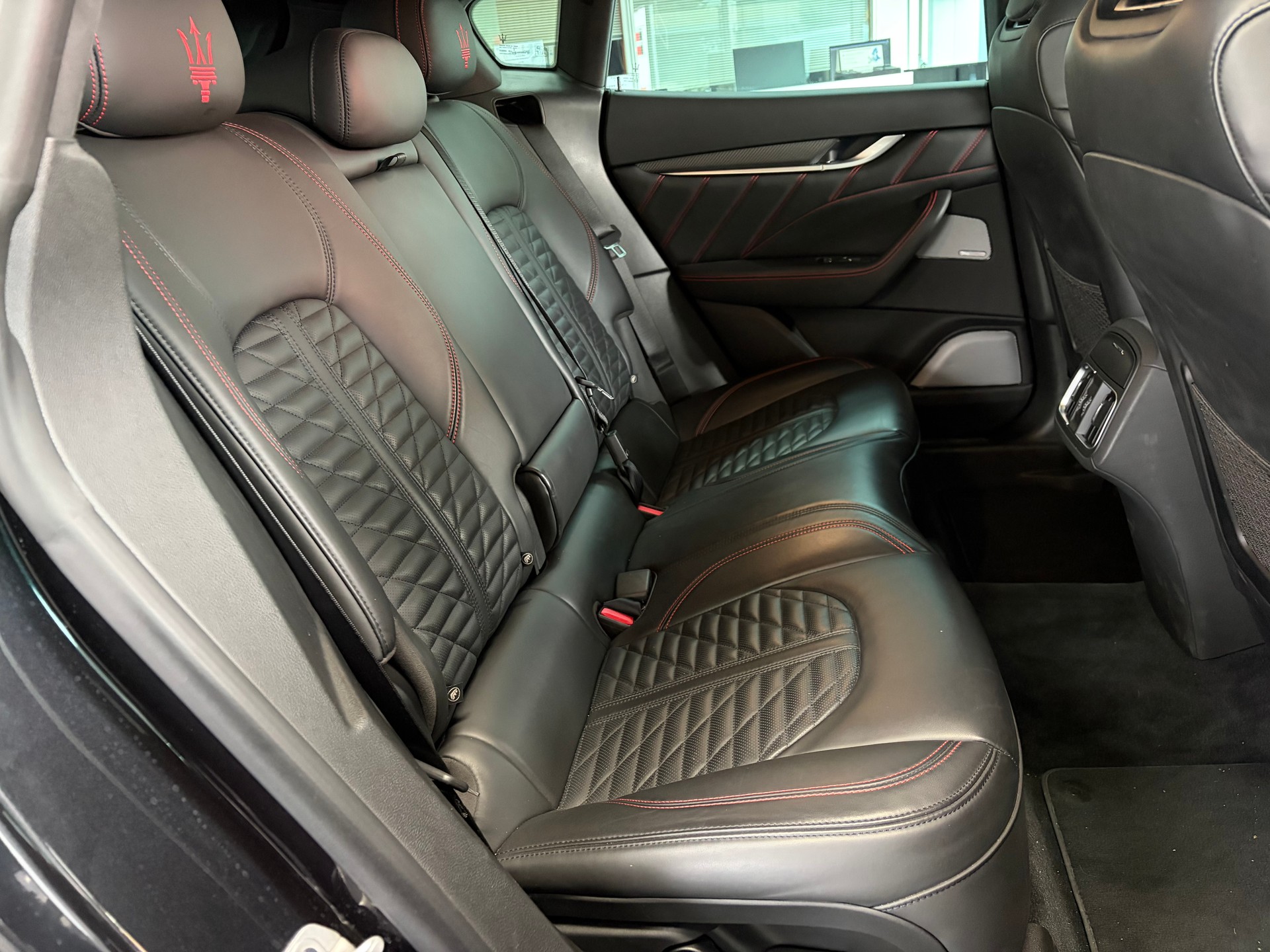 MASERATI Levante S 3.0V6 GranSport Automatica-image-2
