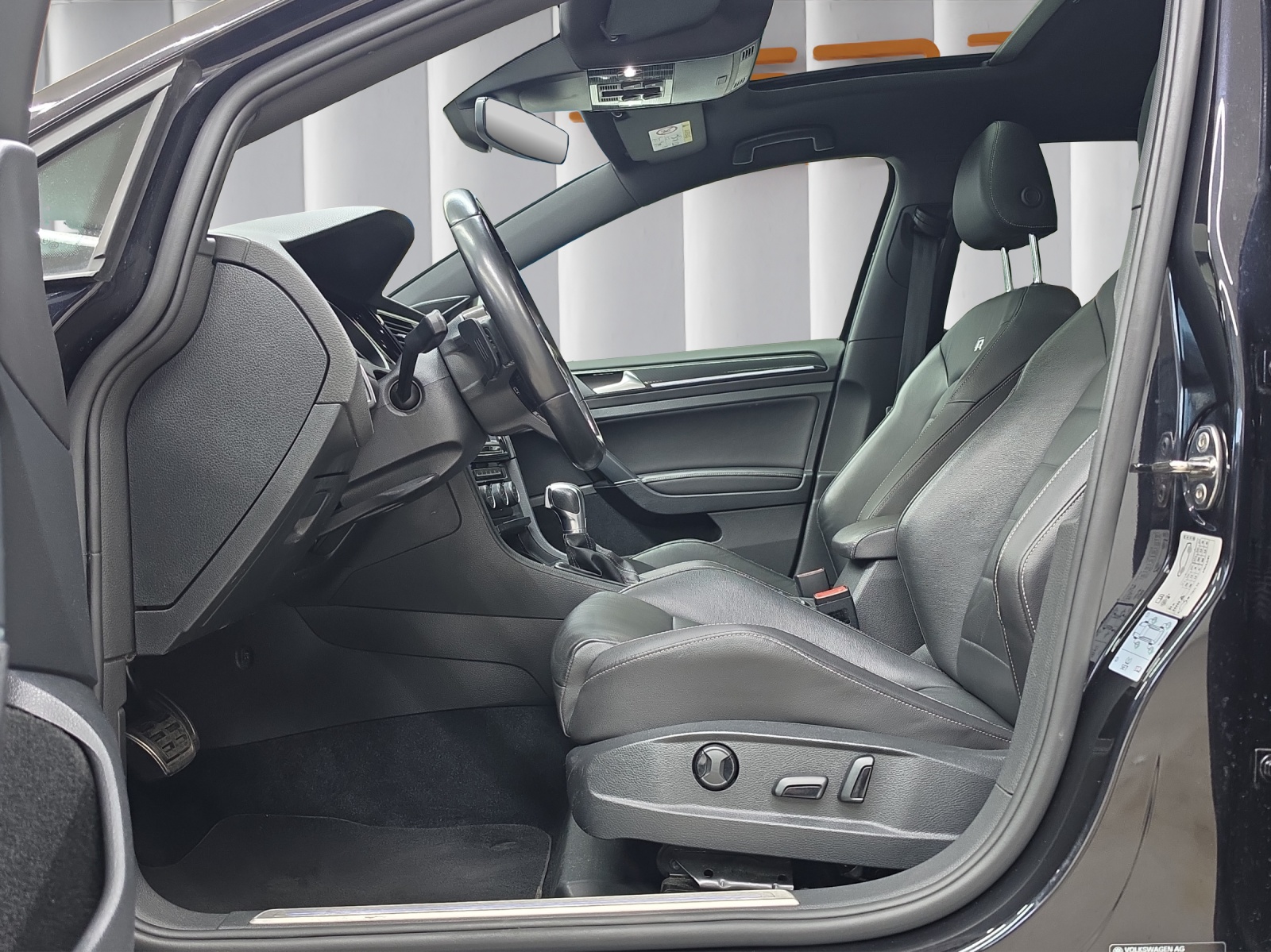 VW Golf VII 2.0 TSI R DSG 4motion-image-10