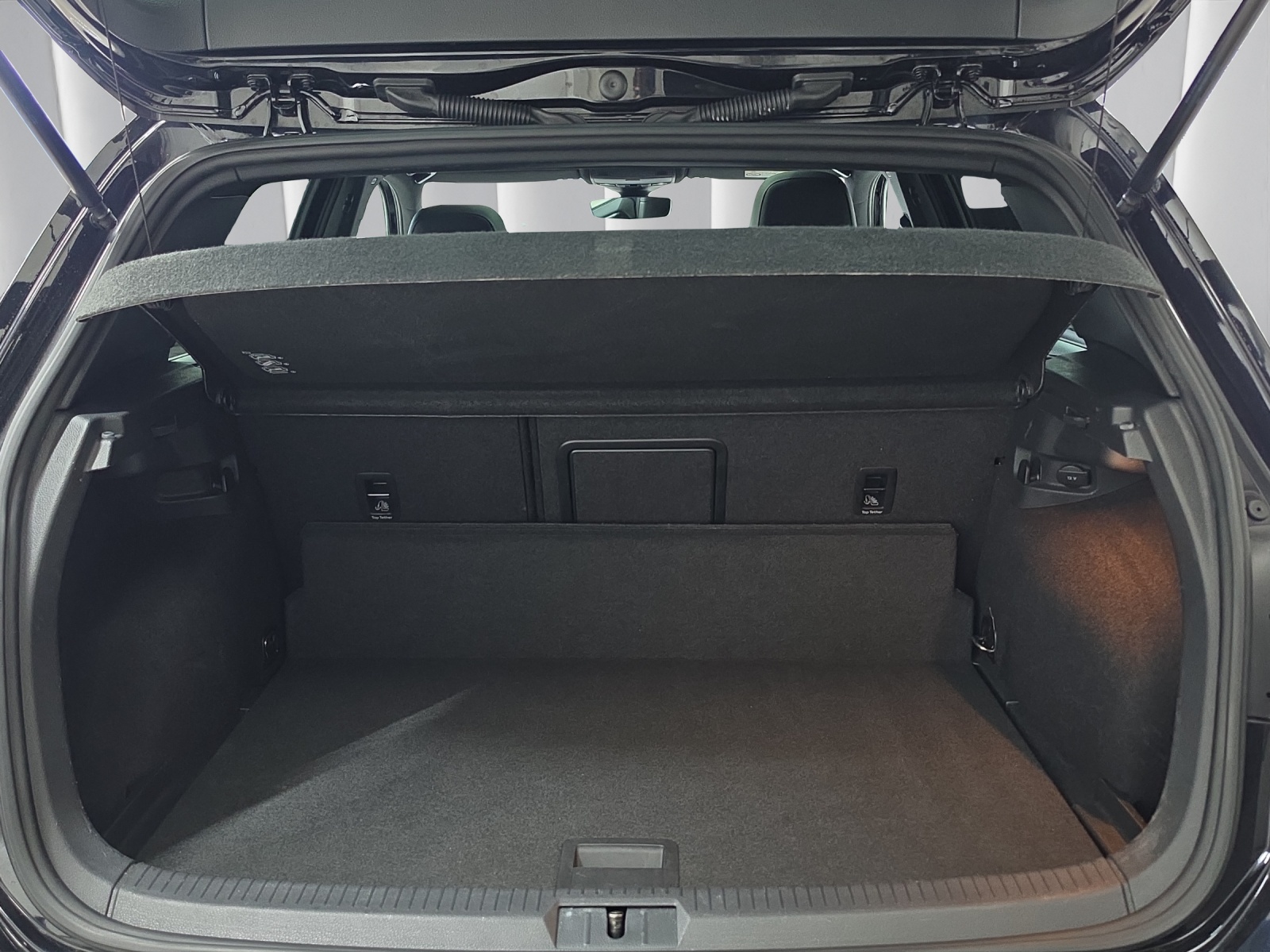 VW Golf VII 2.0 TSI R DSG 4motion-image-13