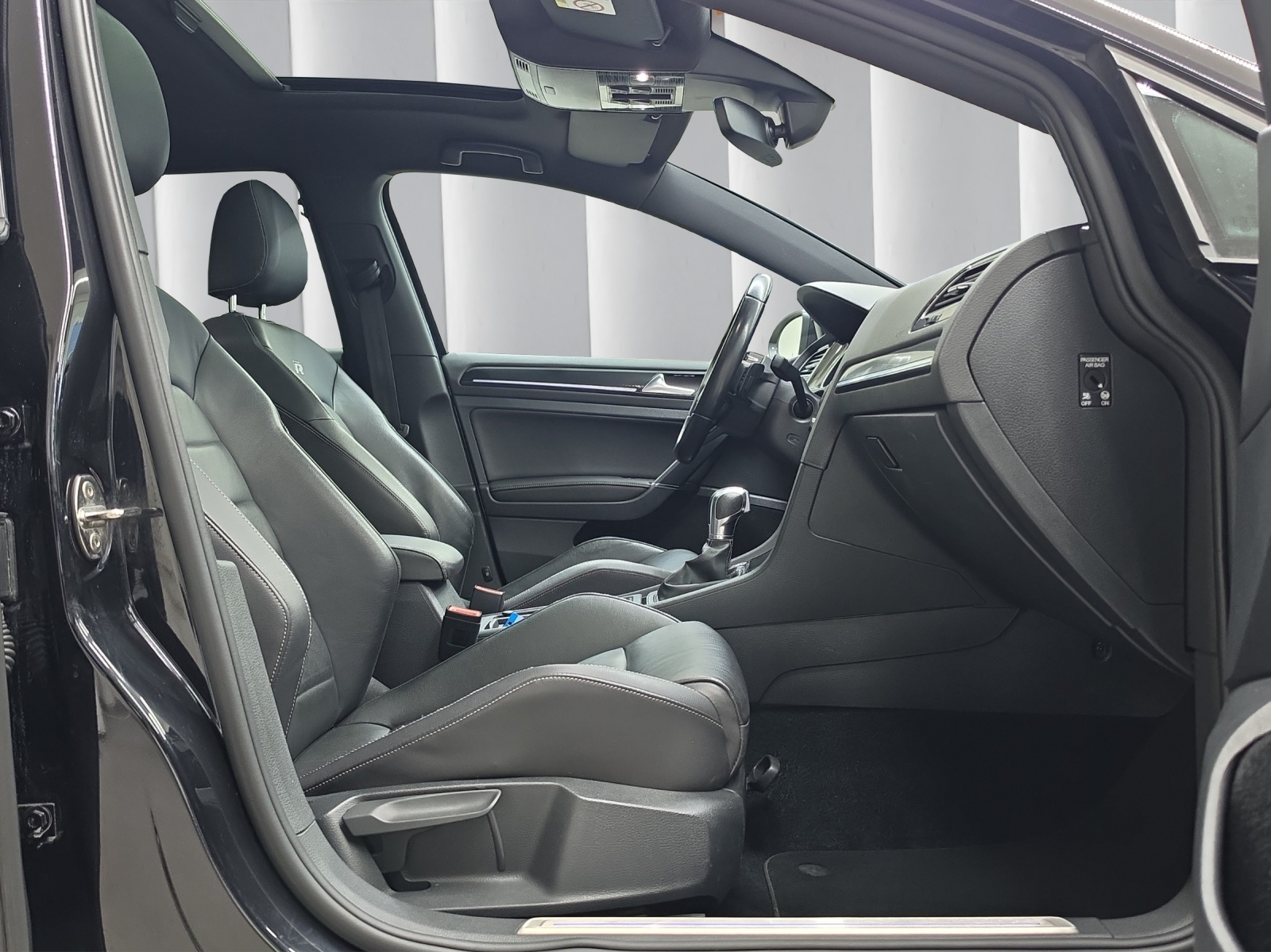 VW Golf VII 2.0 TSI R DSG 4motion-image-11
