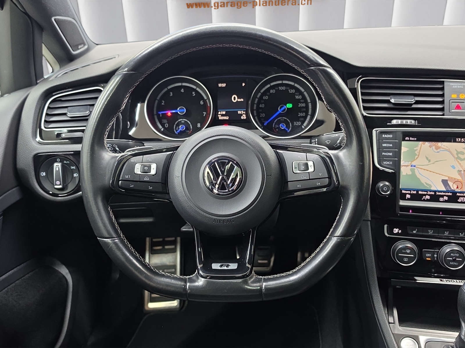 VW Golf VII 2.0 TSI R DSG 4motion-image-7
