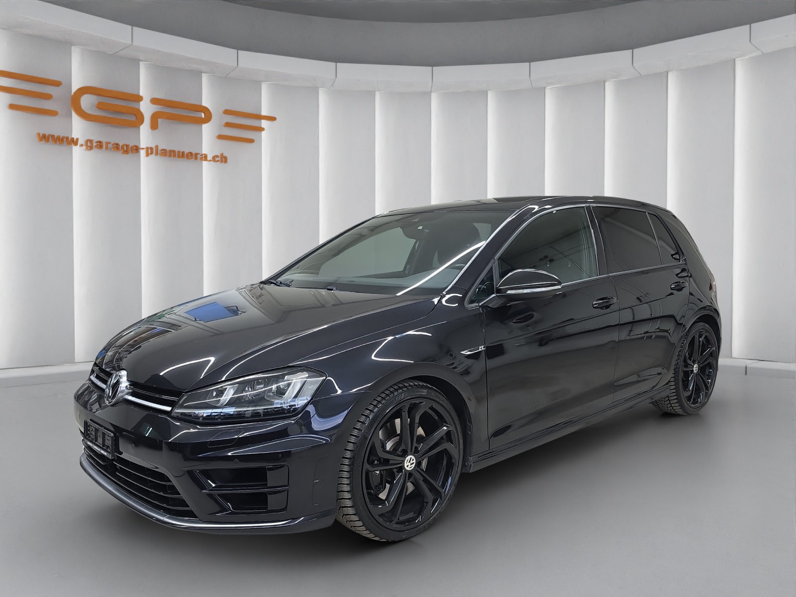 VW Golf VII 2.0 TSI R DSG 4motion-image-0