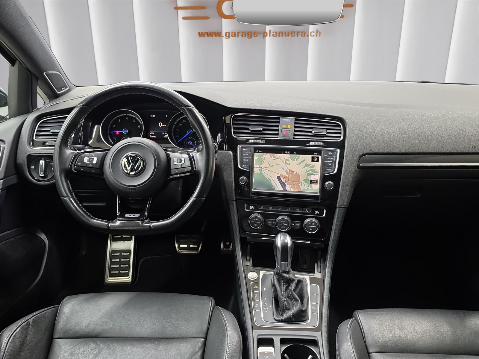 VW Golf VII 2.0 TSI R DSG 4motion-image-8