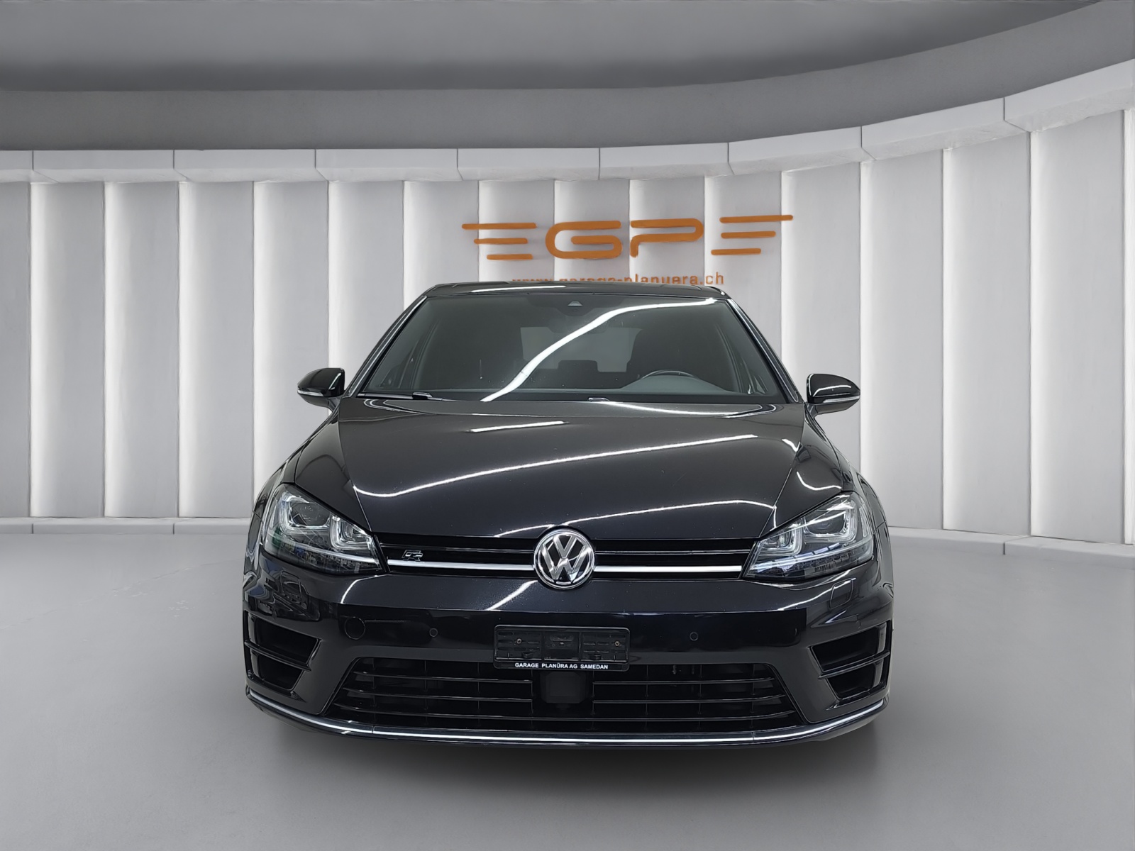 VW Golf VII 2.0 TSI R DSG 4motion-image-2