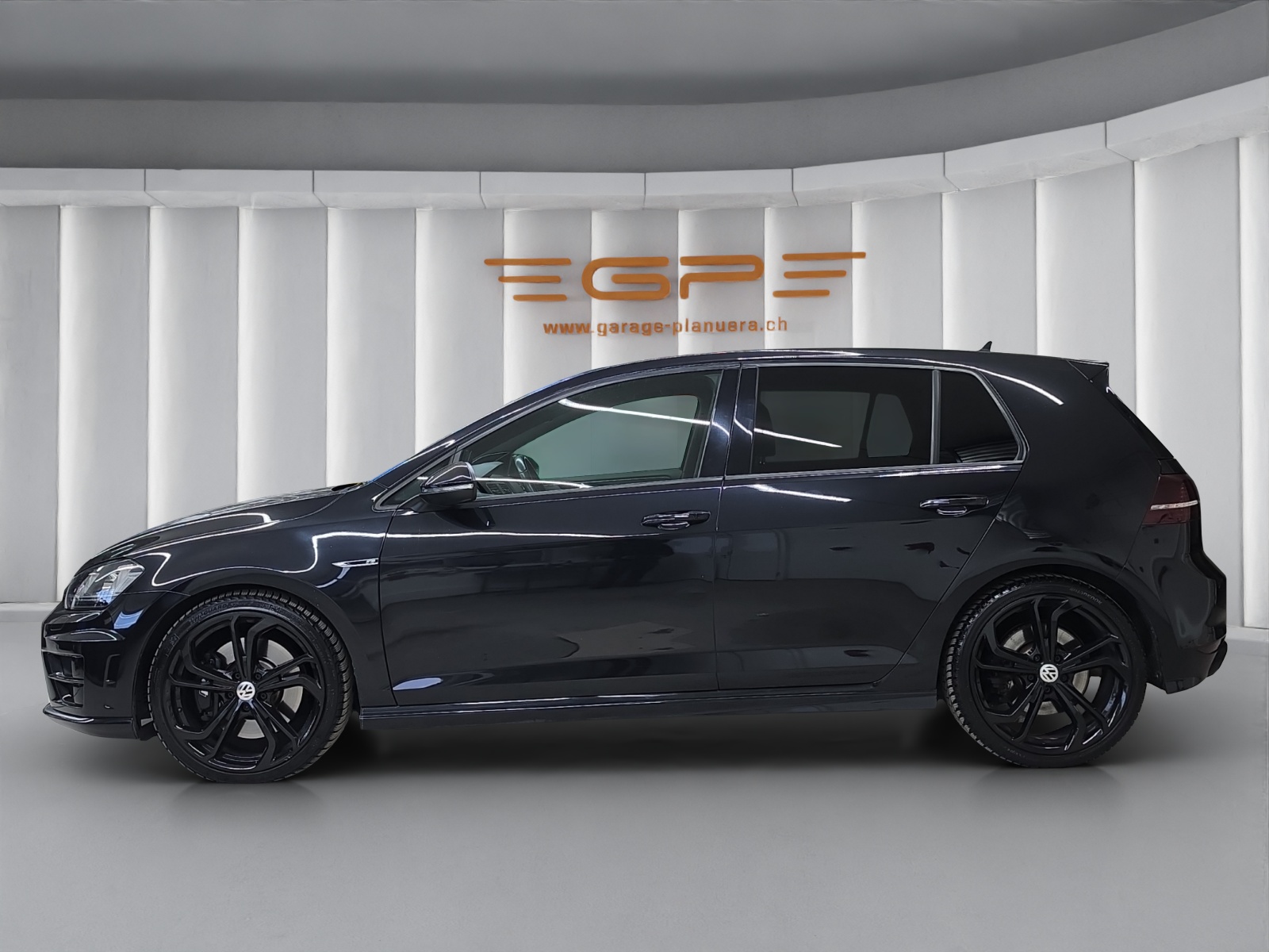 VW Golf VII 2.0 TSI R DSG 4motion-image-3