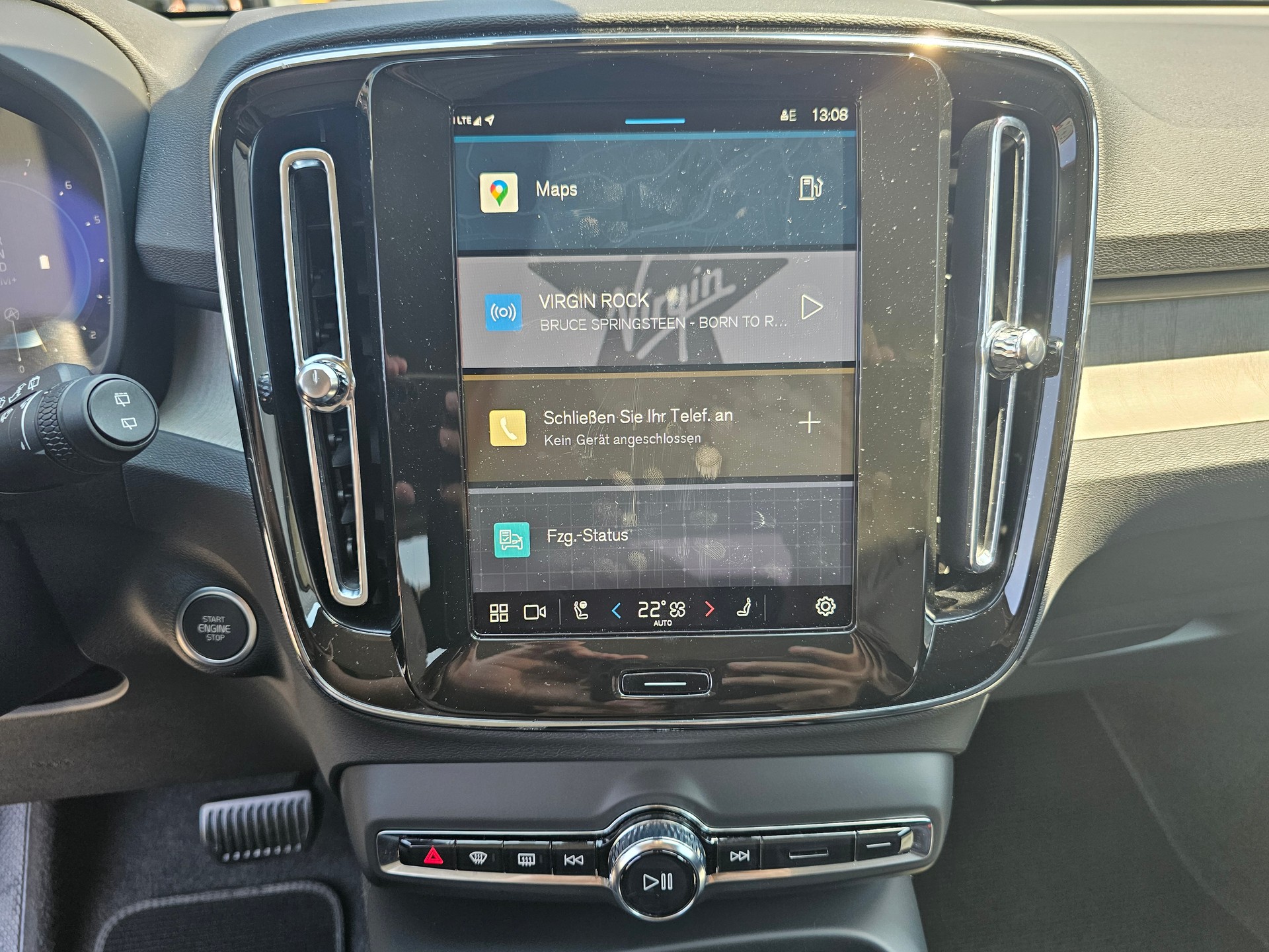 VOLVO XC40 2.0 B4 MH Plus Dark-image-11