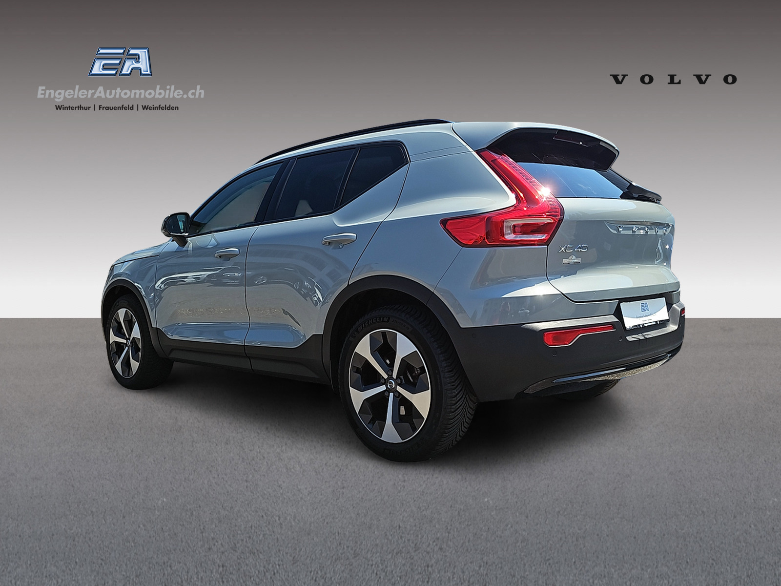 VOLVO XC40 2.0 B4 MH Plus Dark-image-3