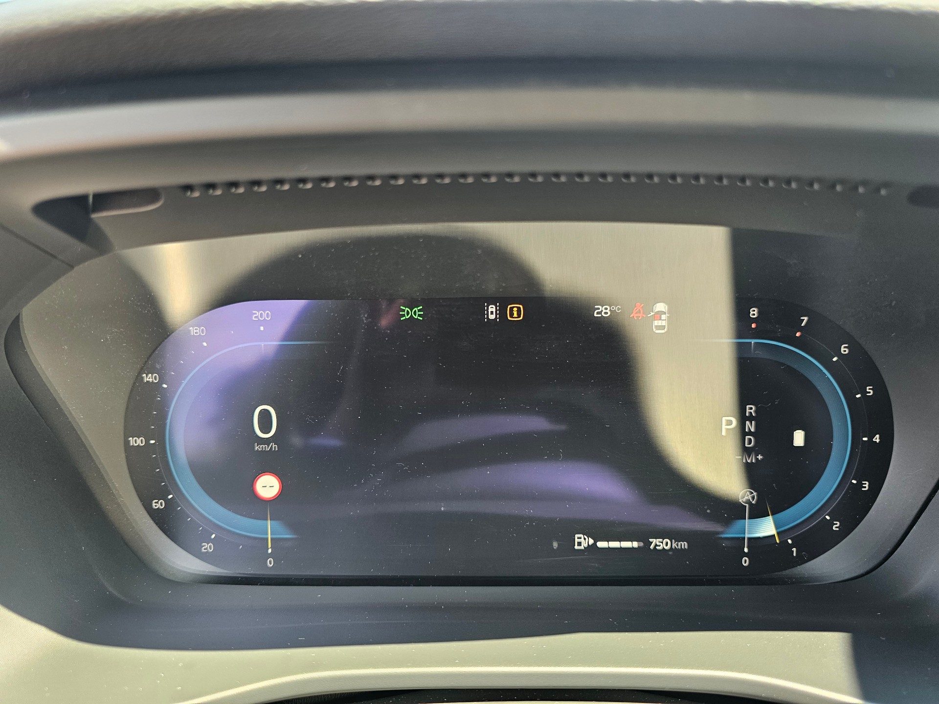 VOLVO XC40 2.0 B4 MH Plus Dark-image-10