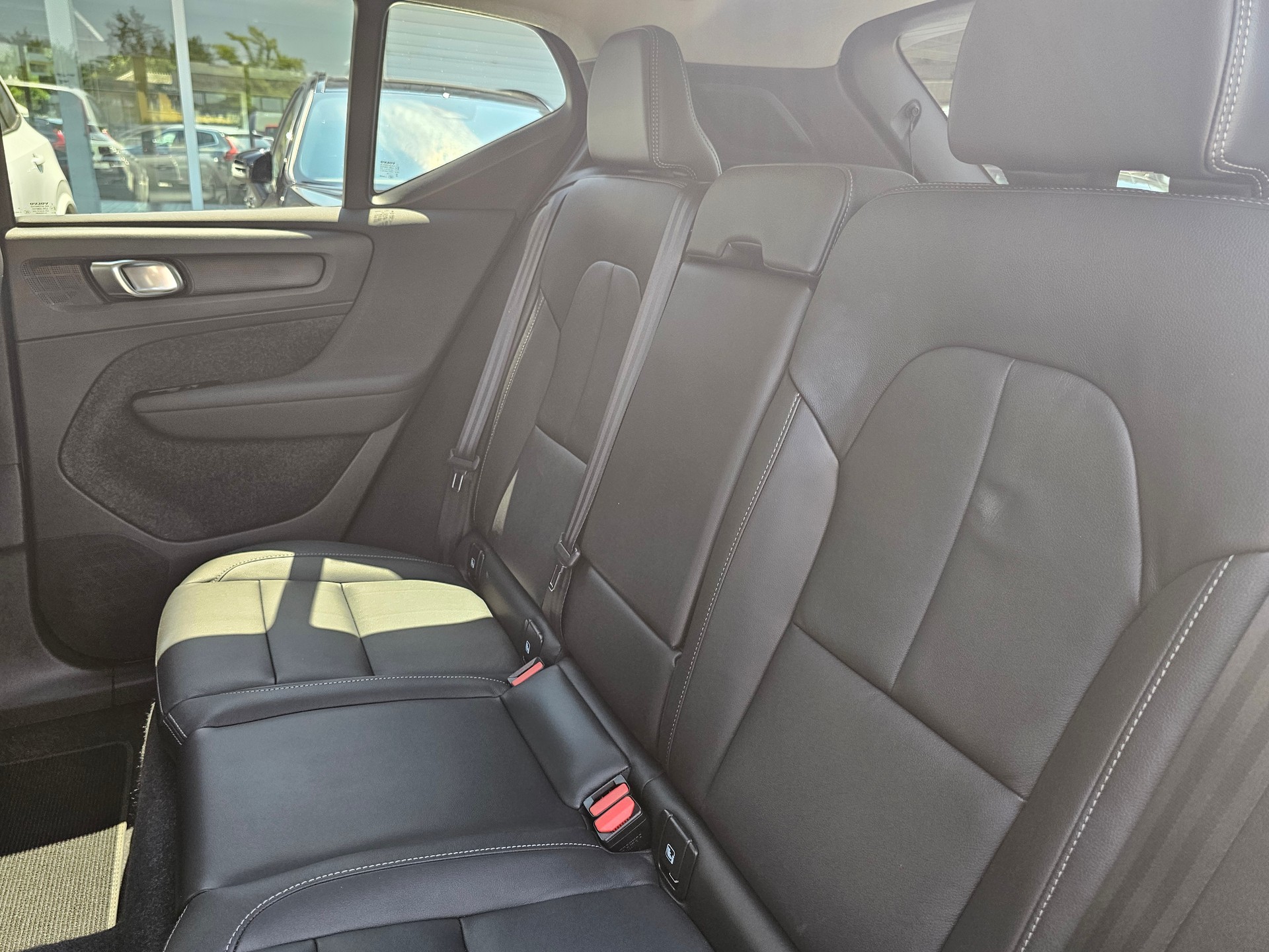 VOLVO XC40 2.0 B4 MH Plus Dark-image-13
