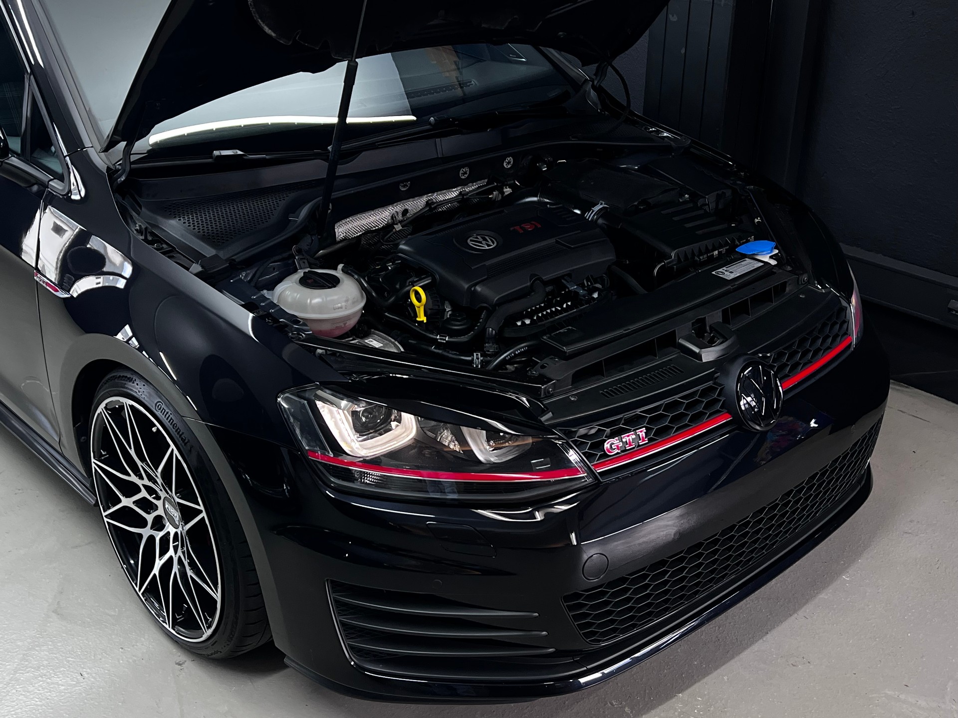 VW Golf 2.0 TSI GTI Performance DSG-image-2