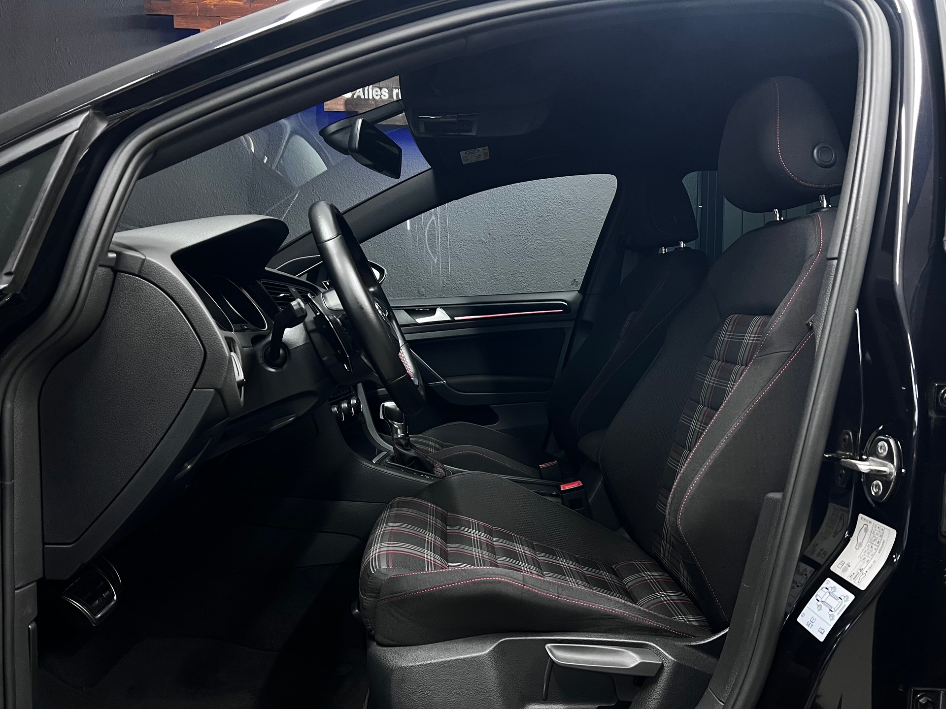 VW Golf 2.0 TSI GTI Performance DSG-image-9