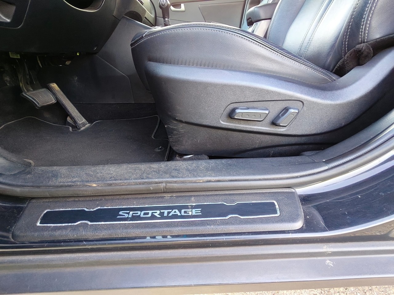 KIA Sportage 2.0 CRDi Style 4WD Automatic-image-25