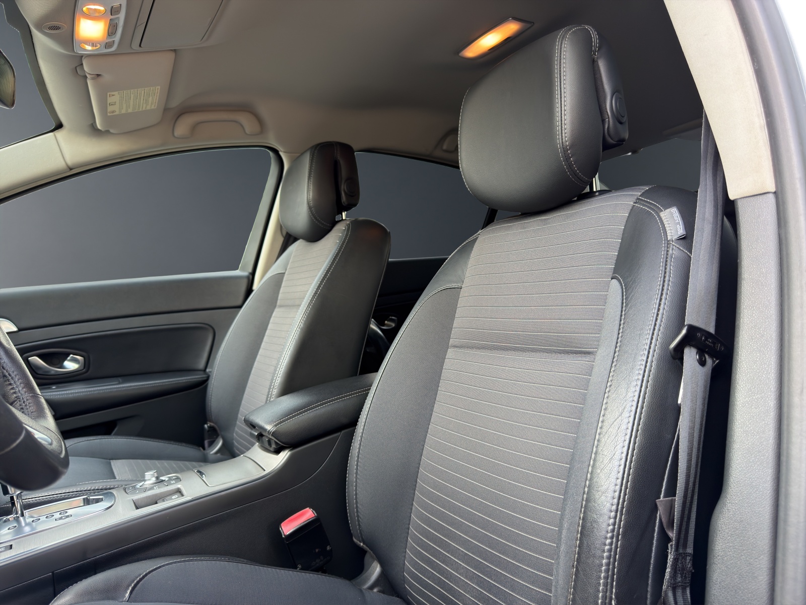 RENAULT Latitude 2.0 dCi Dynamique active-shift-image-16