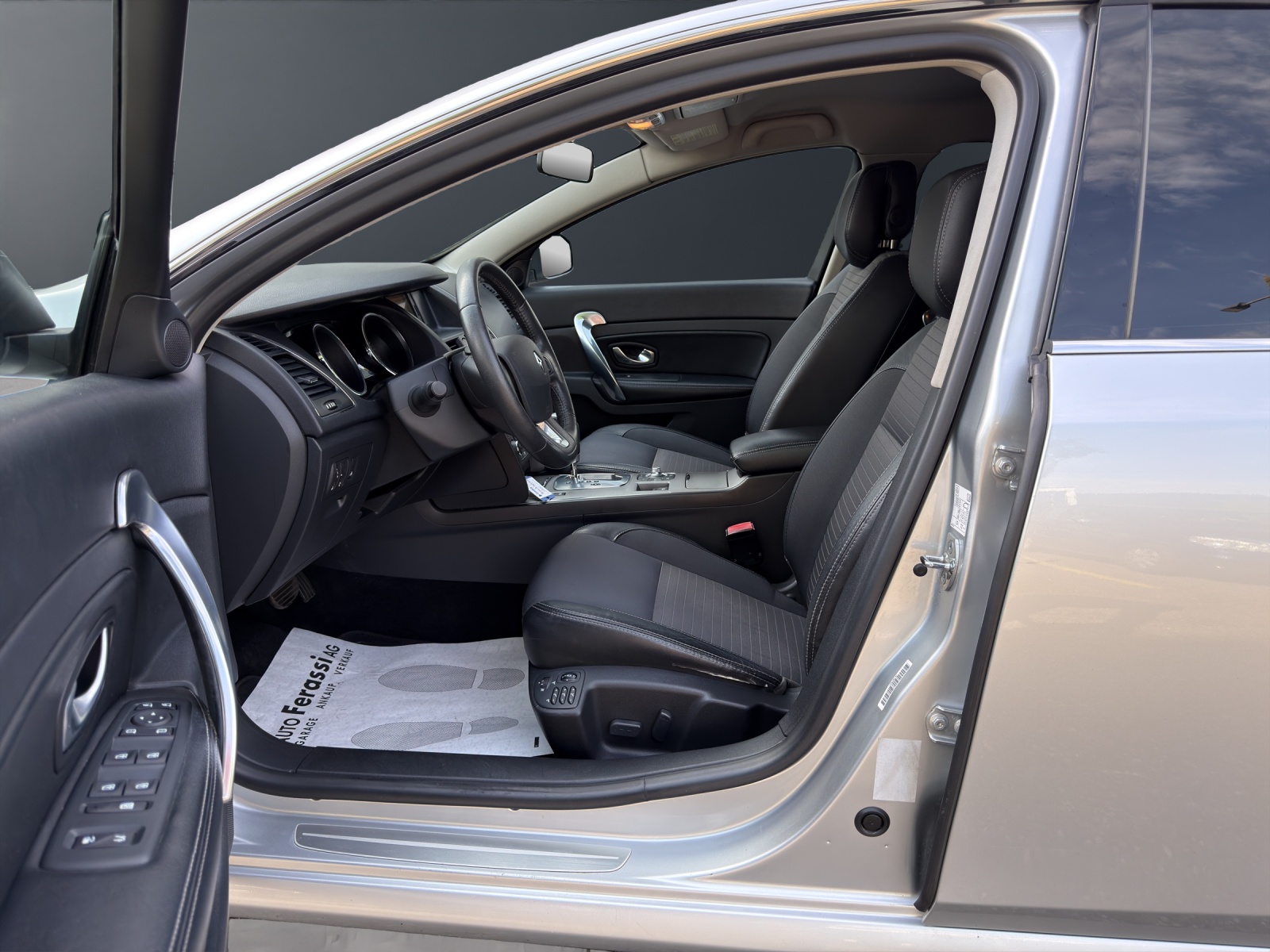 RENAULT Latitude 2.0 dCi Dynamique active-shift-image-12