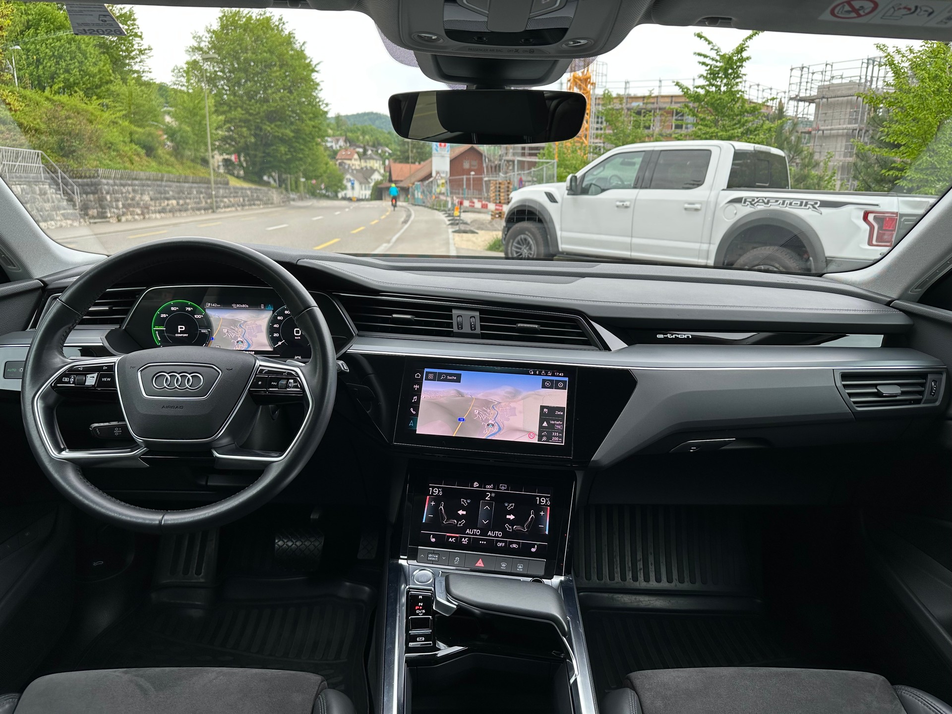 AUDI e-tron 55 quattro-image-15