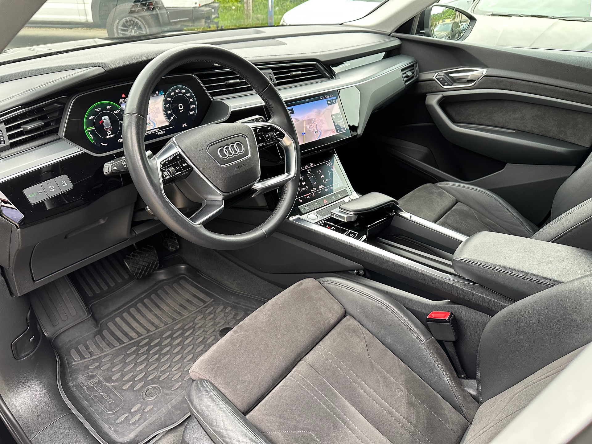 AUDI e-tron 55 quattro-image-8