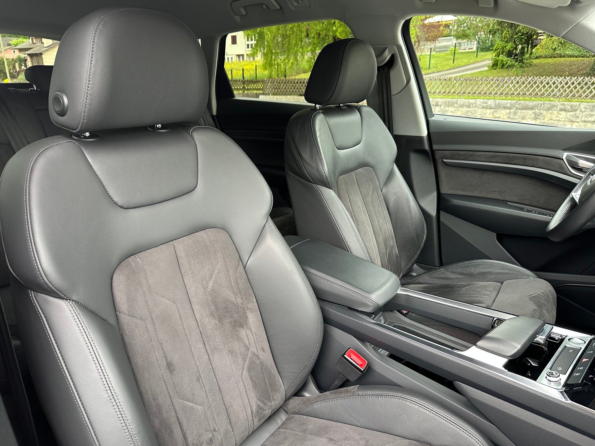 AUDI e-tron 55 quattro-image-12