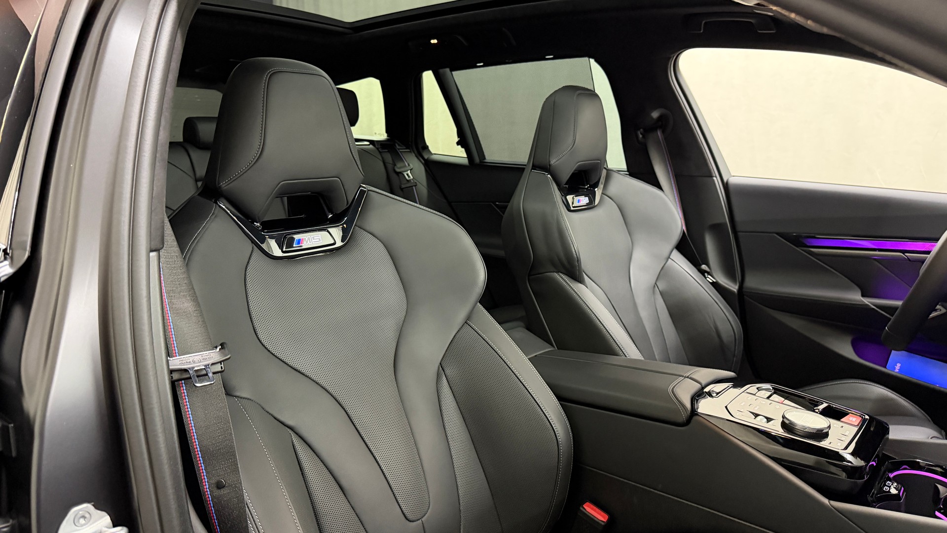 BMW M5 xDrive Touring-image-11