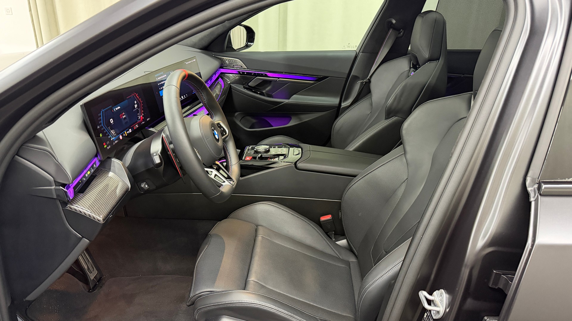 BMW M5 xDrive Touring-image-6