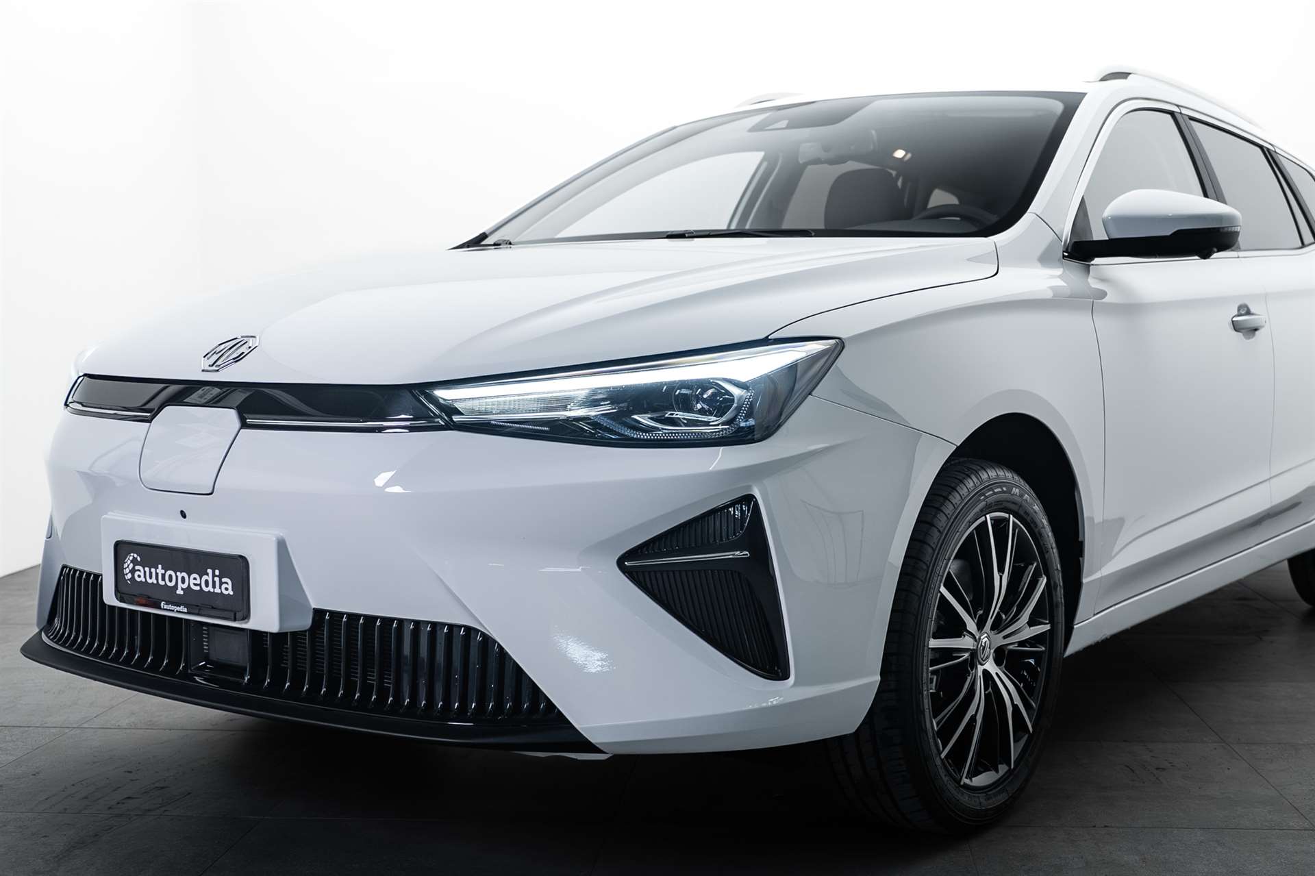 MG 5 EV 61kWh Luxury Automat-showroom-element-1