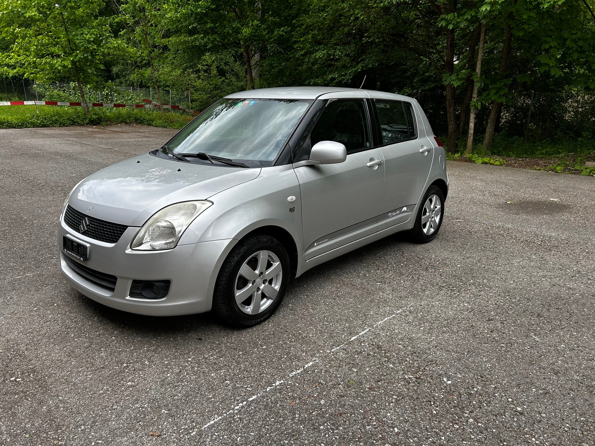 SUZUKI Swift 1.3i 16V GL Top 4x4-image-1