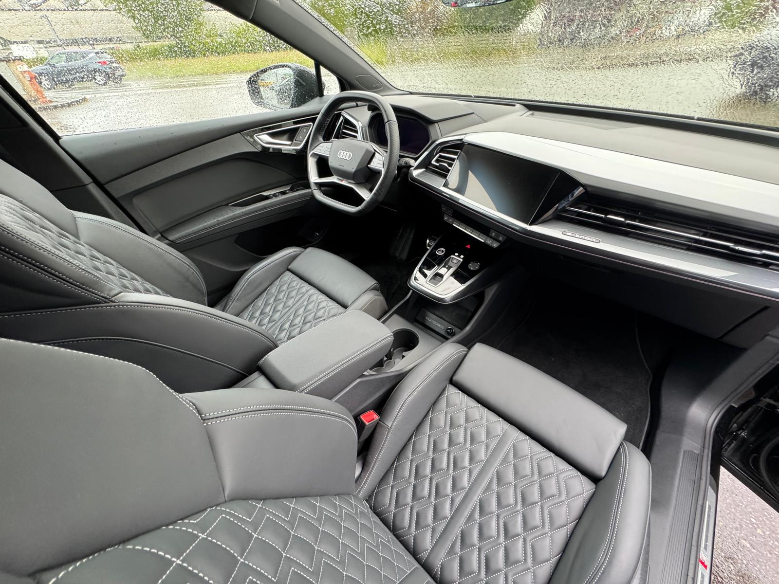 AUDI Q4 e-tron 55 quattro Sportback S-line Black Edition Plus / 340 PS-image-17