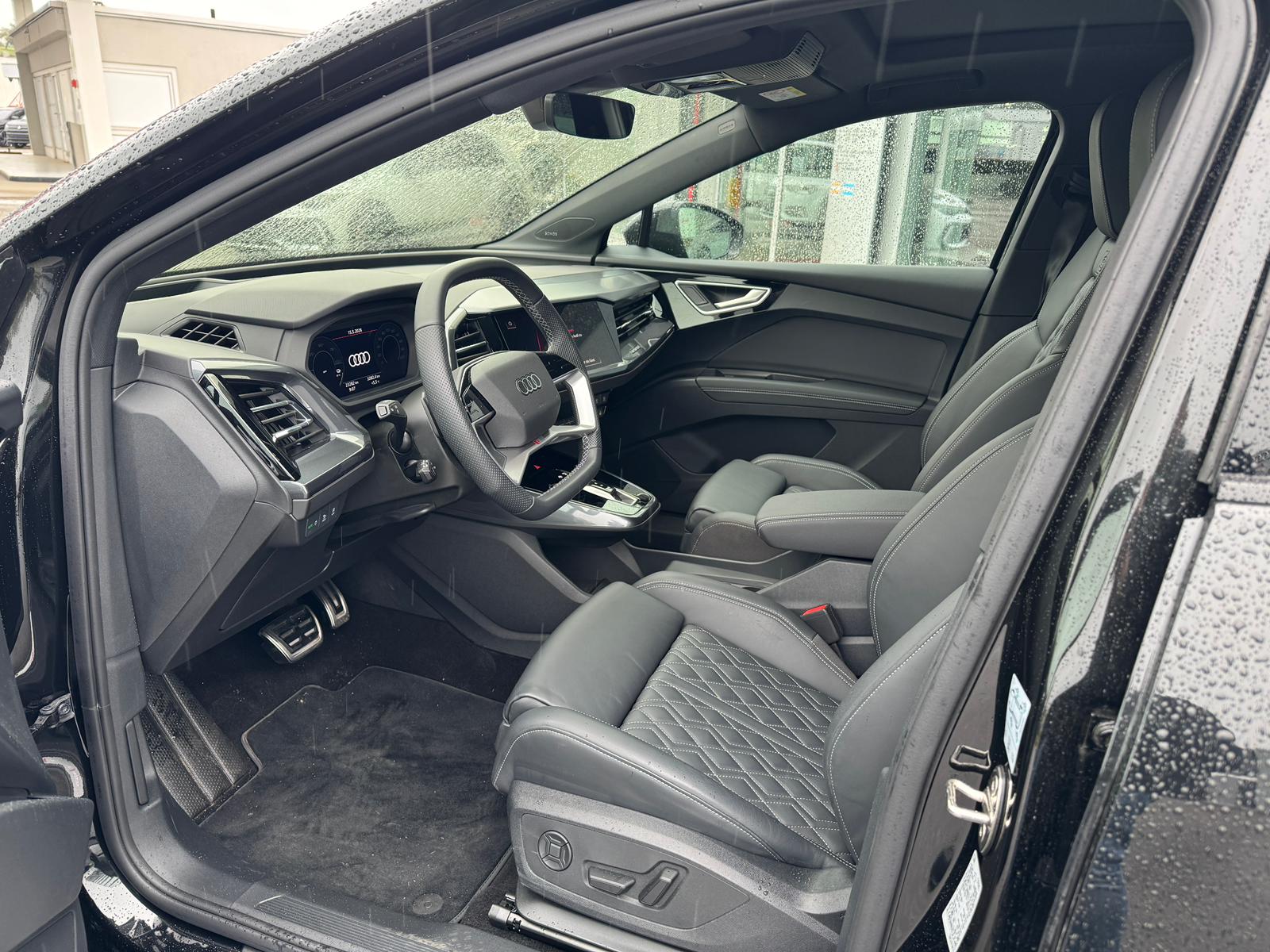 AUDI Q4 e-tron 55 quattro Sportback S-line Black Edition Plus / 340 PS-image-6
