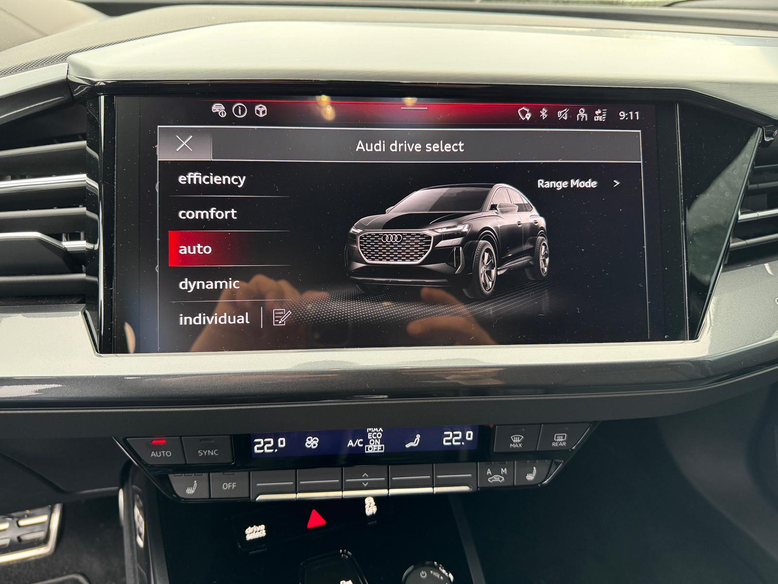 AUDI Q4 e-tron 55 quattro Sportback S-line Black Edition Plus / 340 PS-image-13