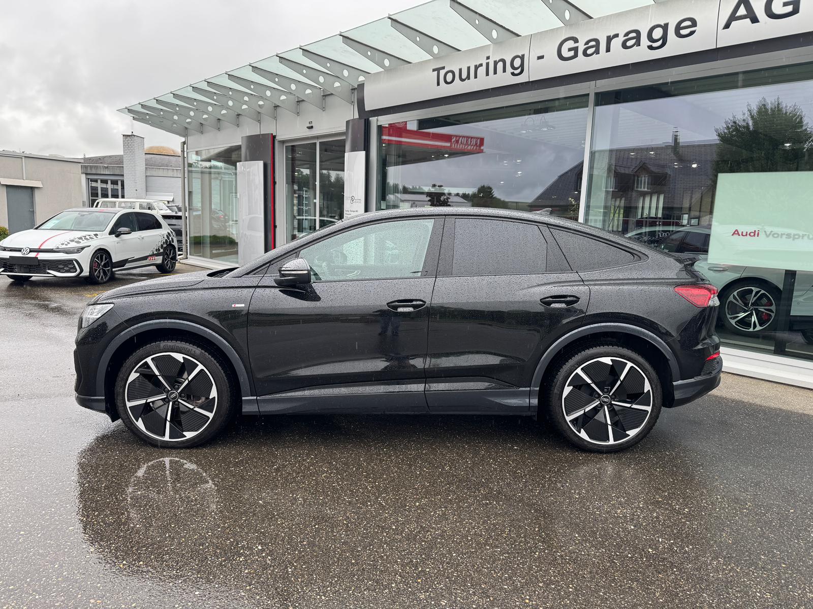 AUDI Q4 e-tron 55 quattro Sportback S-line Black Edition Plus / 340 PS-showroom-element-1