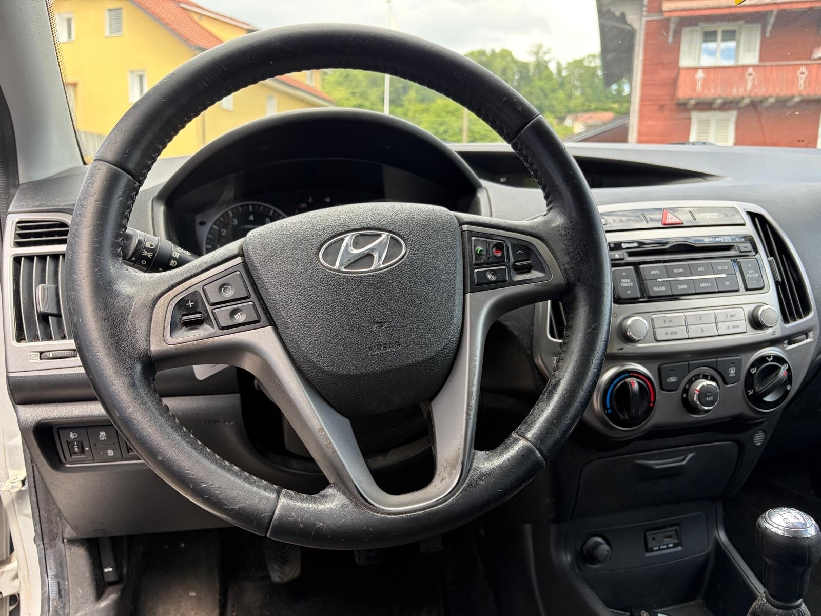 HYUNDAI i20 1.2 Comfort-image-9