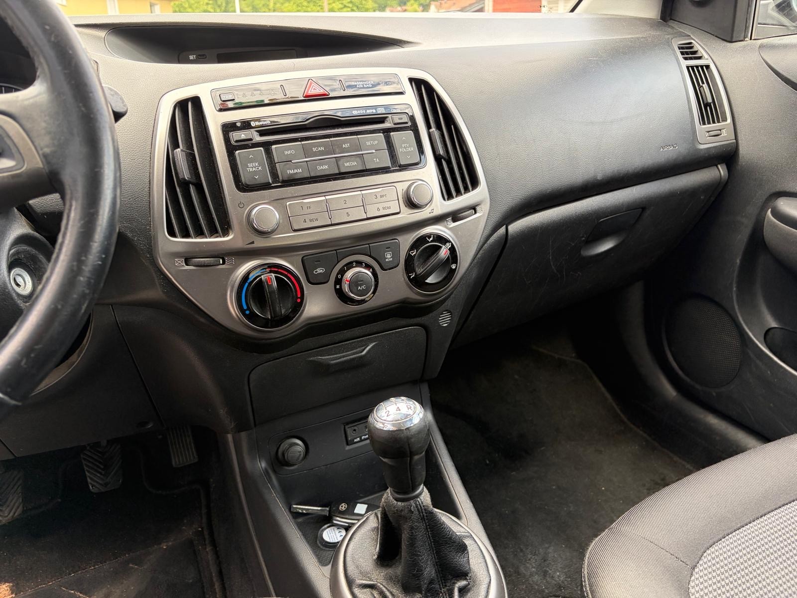 HYUNDAI i20 1.2 Comfort-image-10