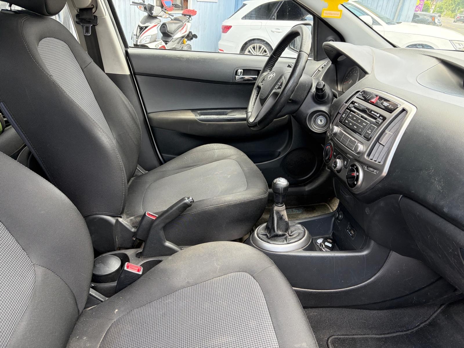 HYUNDAI i20 1.2 Comfort-image-8